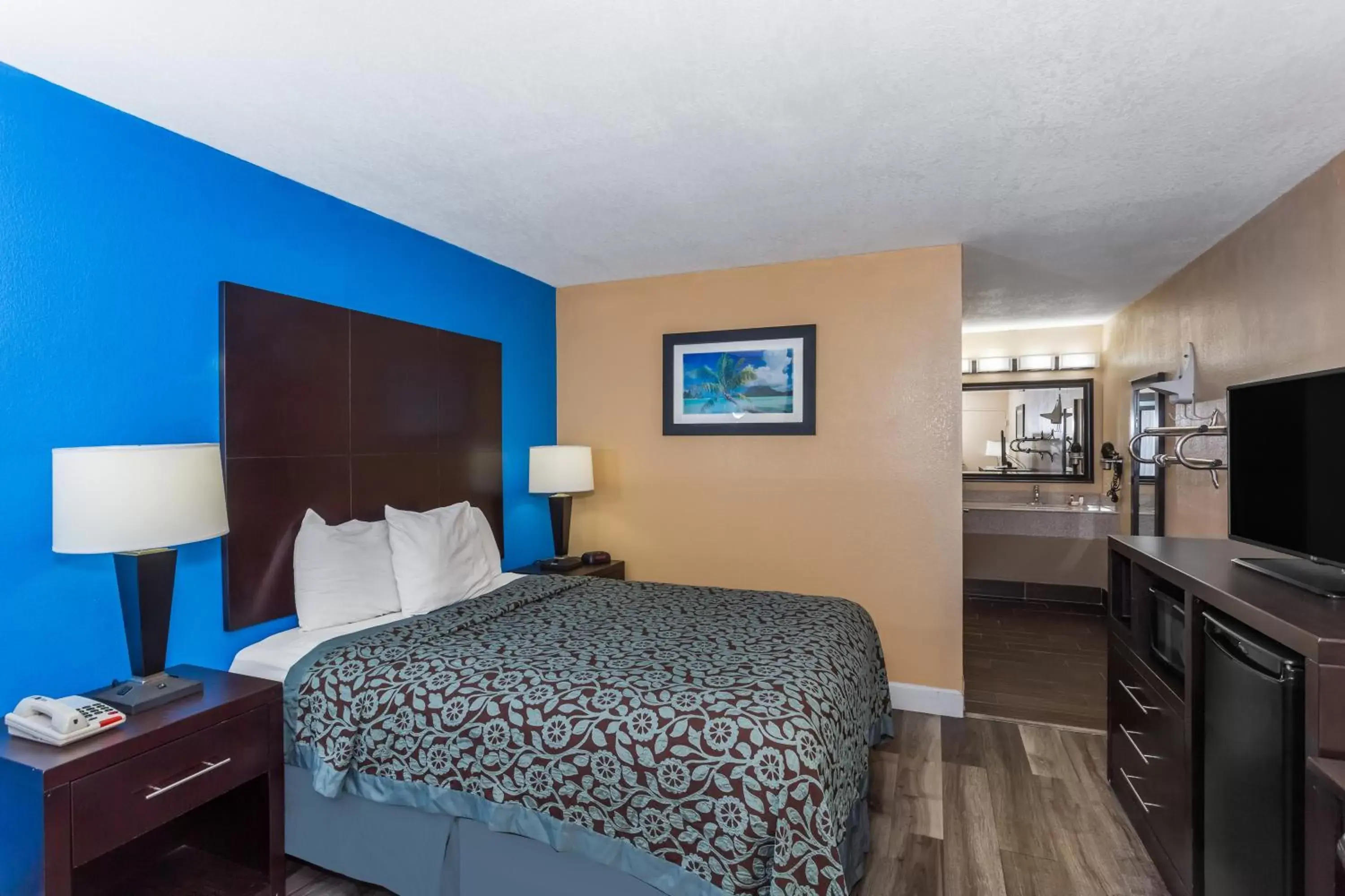 Bedroom, Bed in Days Inn by Wyndham Sarasota Bay