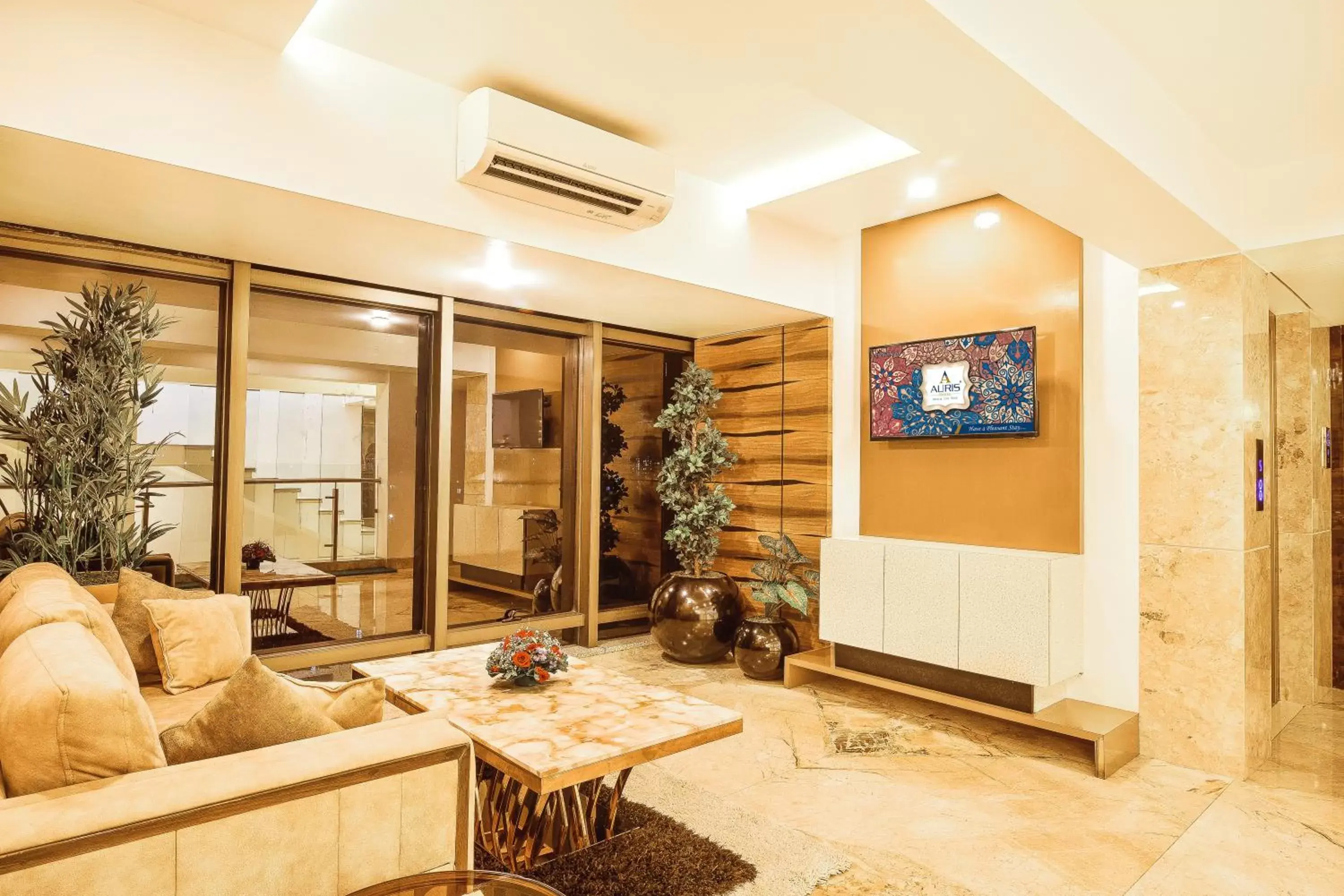 Lounge or bar in Hotel Auris & Banquets, Mumbai International Airport Lounge or bar in Hotel Auris & Banquets, Mumbai International Airport