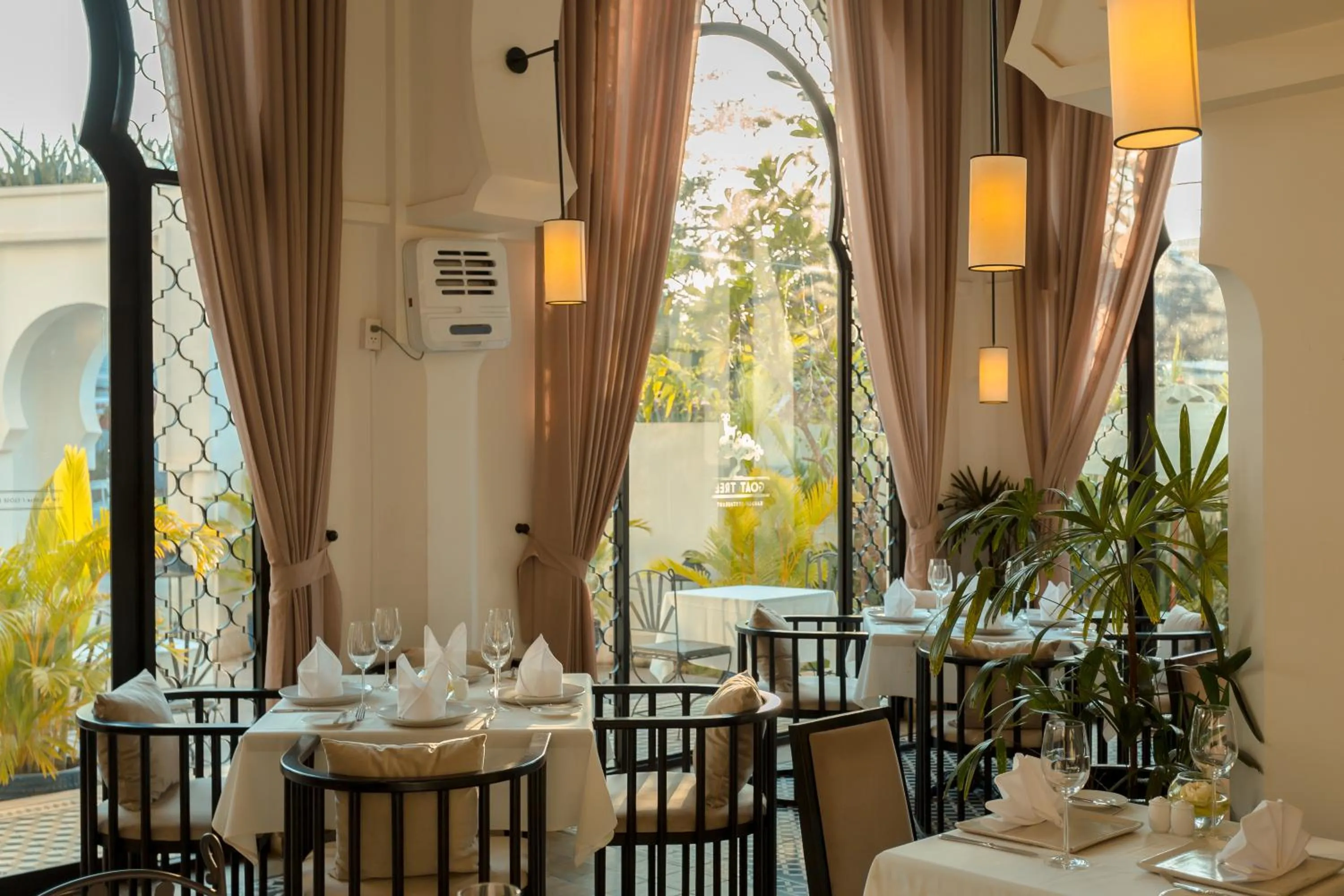 Restaurant/places to eat in Sarai and Wander Resort