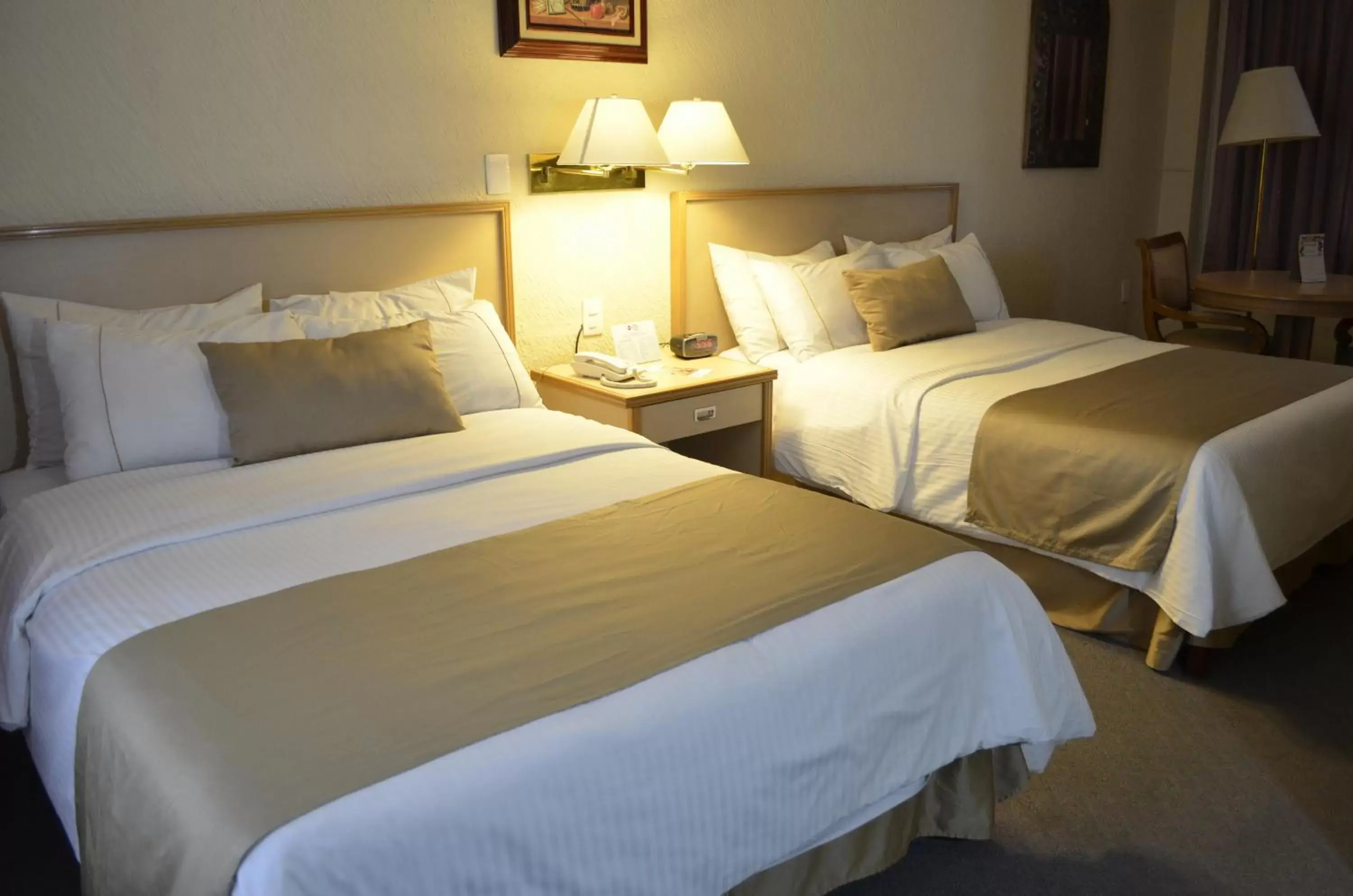 Bed in Best Western PLUS Plaza Florida & Tower