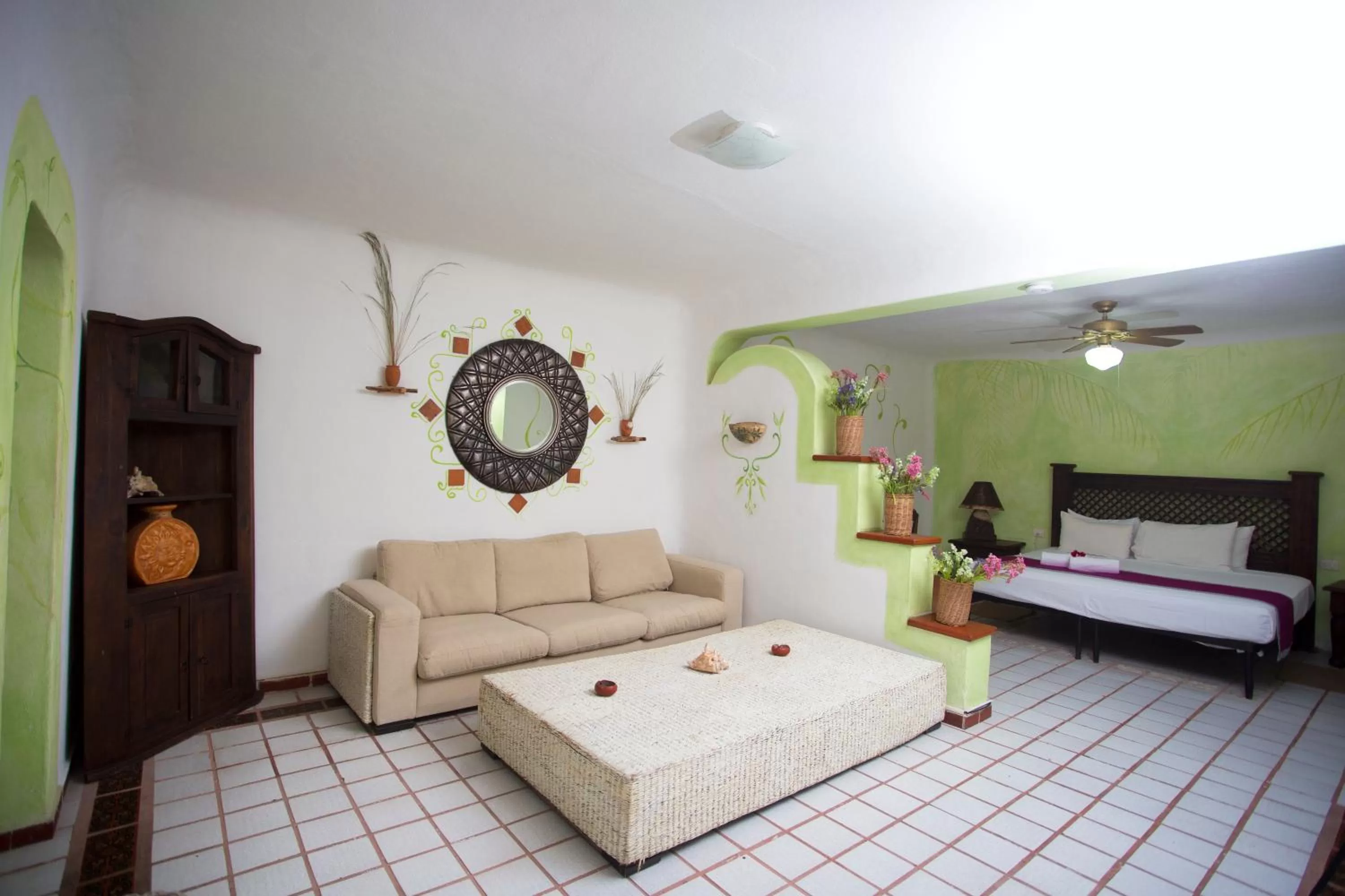 Living room, Bed in Hotel Xbalamqué & Spa Cancún Centro