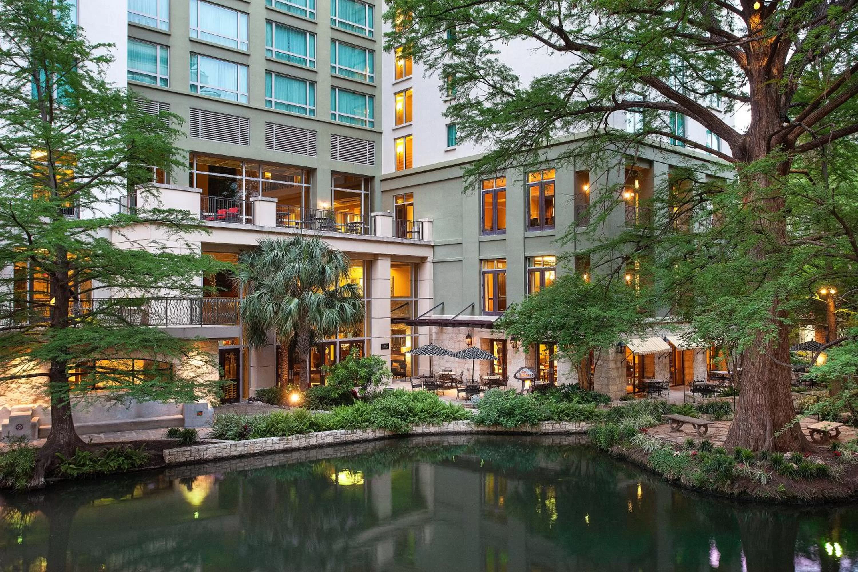 Property building in Hotel Contessa - Suites on the Riverwalk