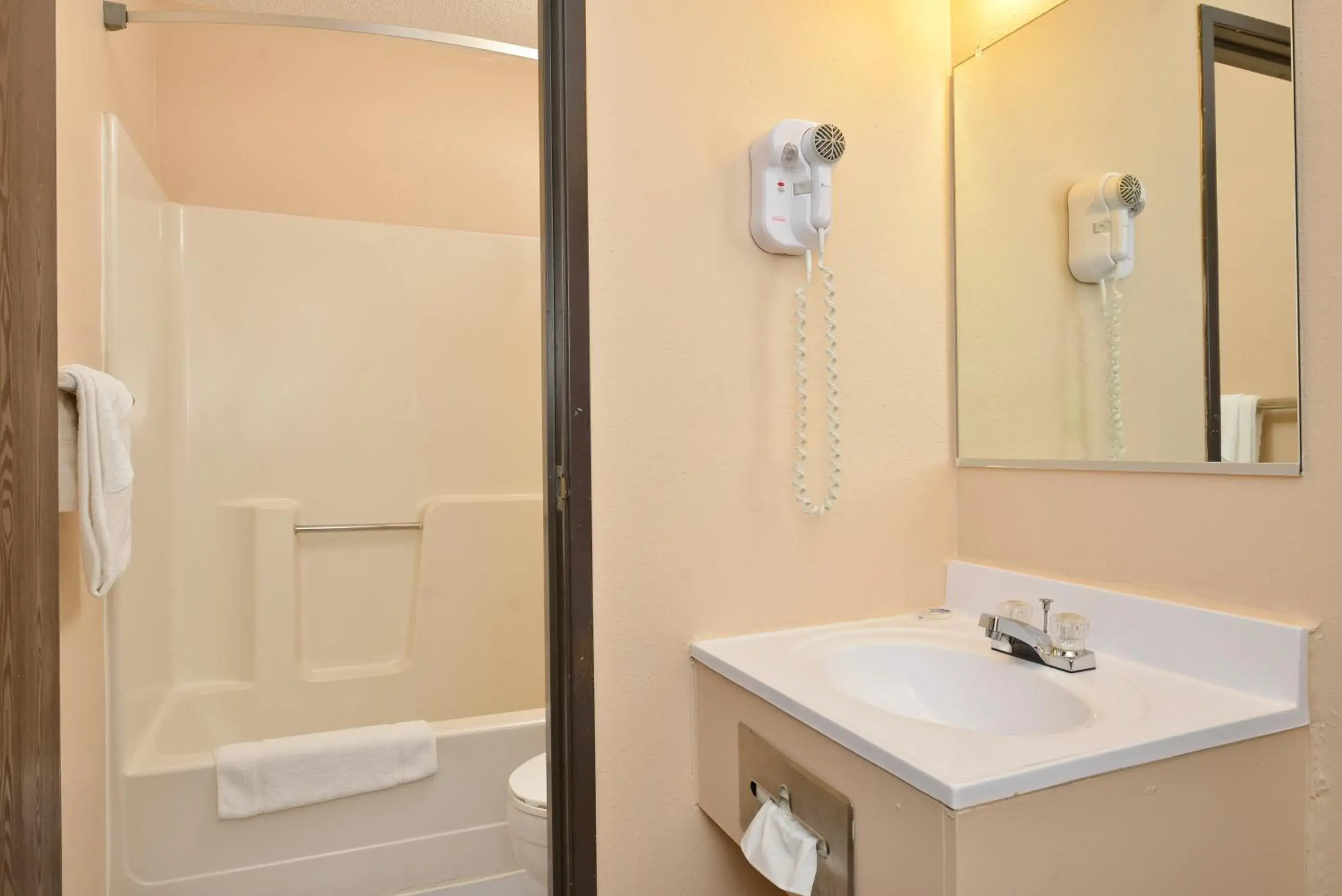 Bathroom in Americas Best Value Inn Decatur