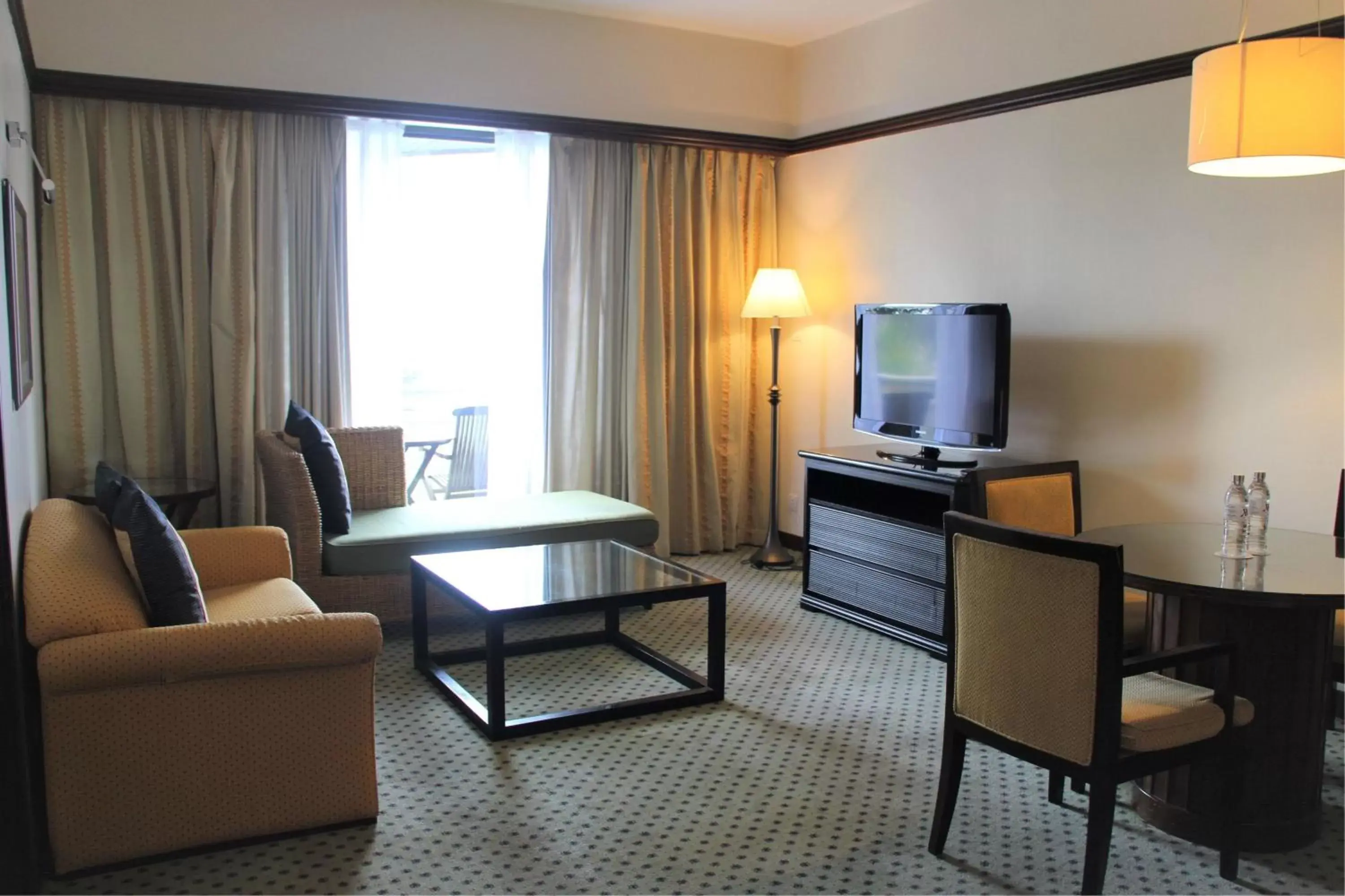 Living room, TV/Entertainment Center in Miri Marriott Resort & Spa