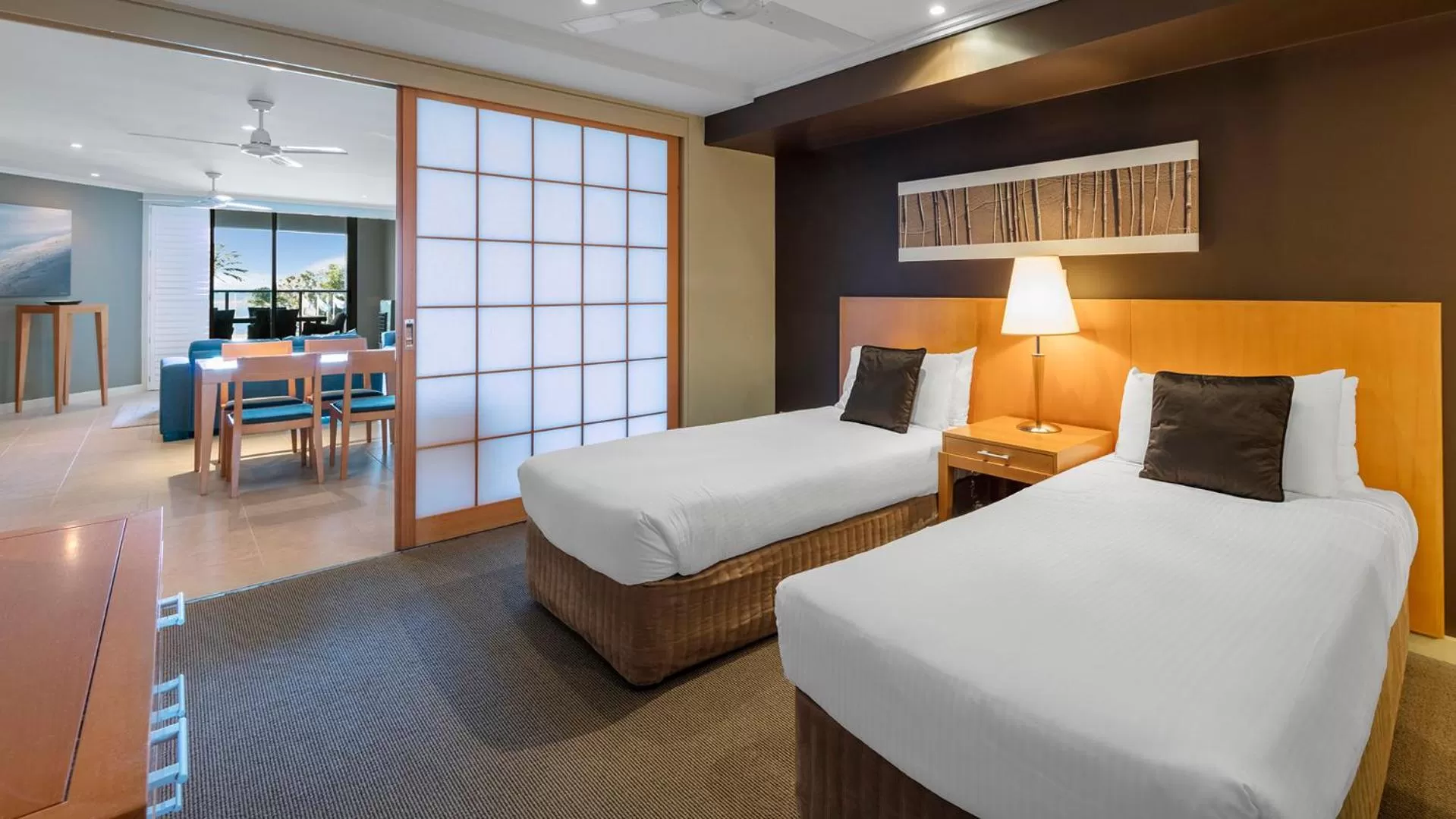 Dining area, Bed in Oaks Hervey Bay Resort and Spa