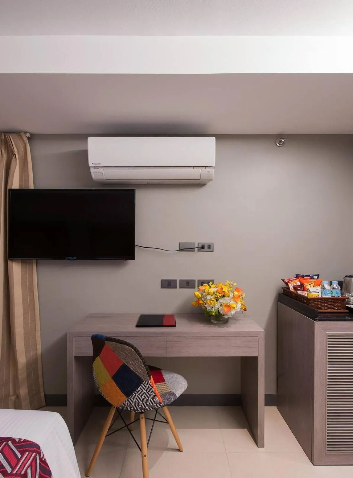 TV and multimedia in Solace Hotel