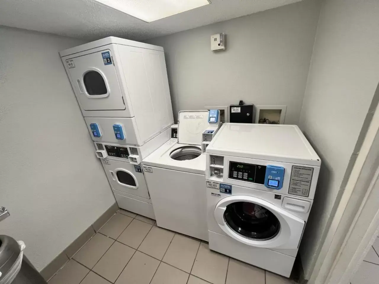 laundry, Kitchen/Kitchenette in Motel 6-Council Bluffs, IA - Omaha East
