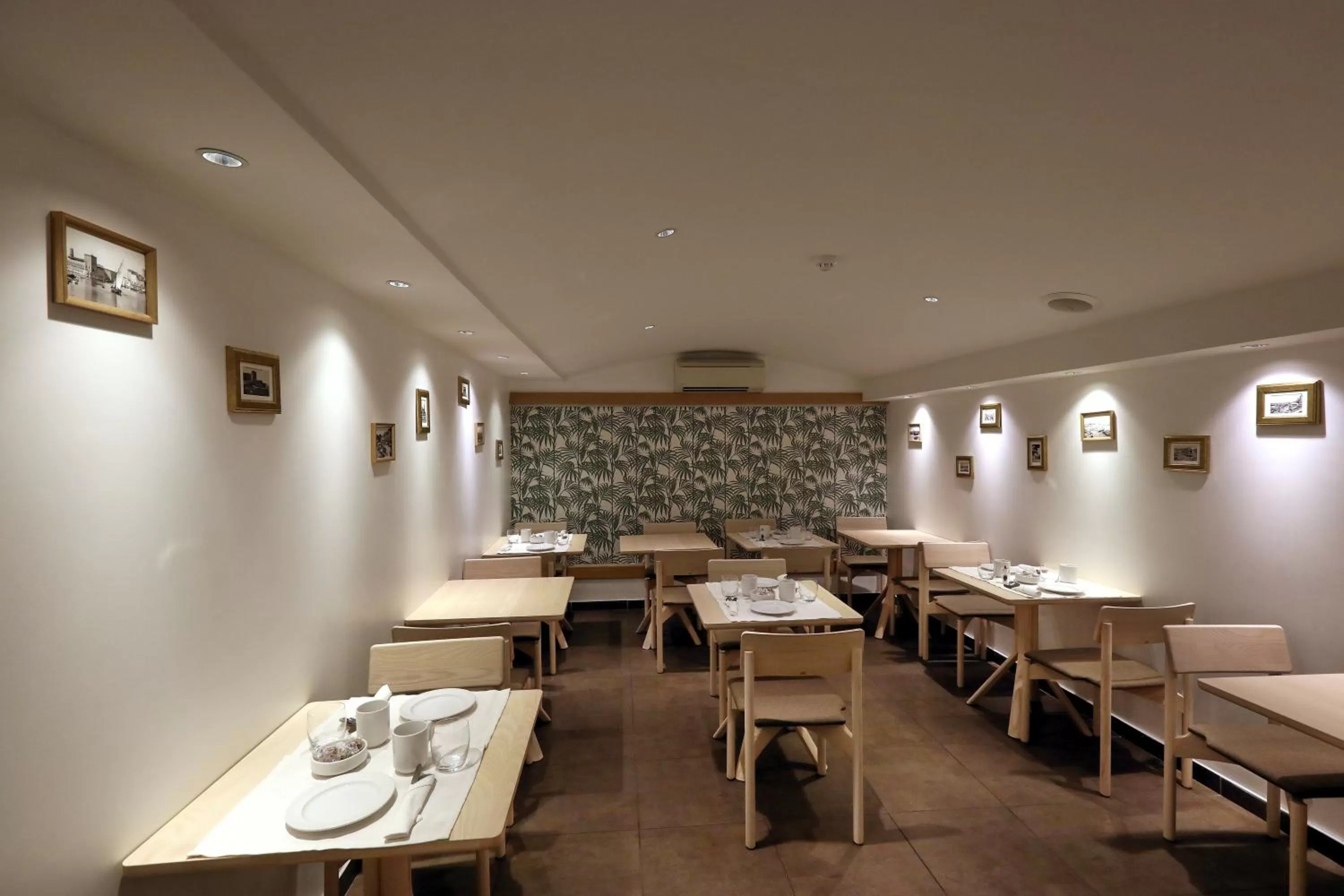 Restaurant/places to eat in Best Western Hotel du Mucem