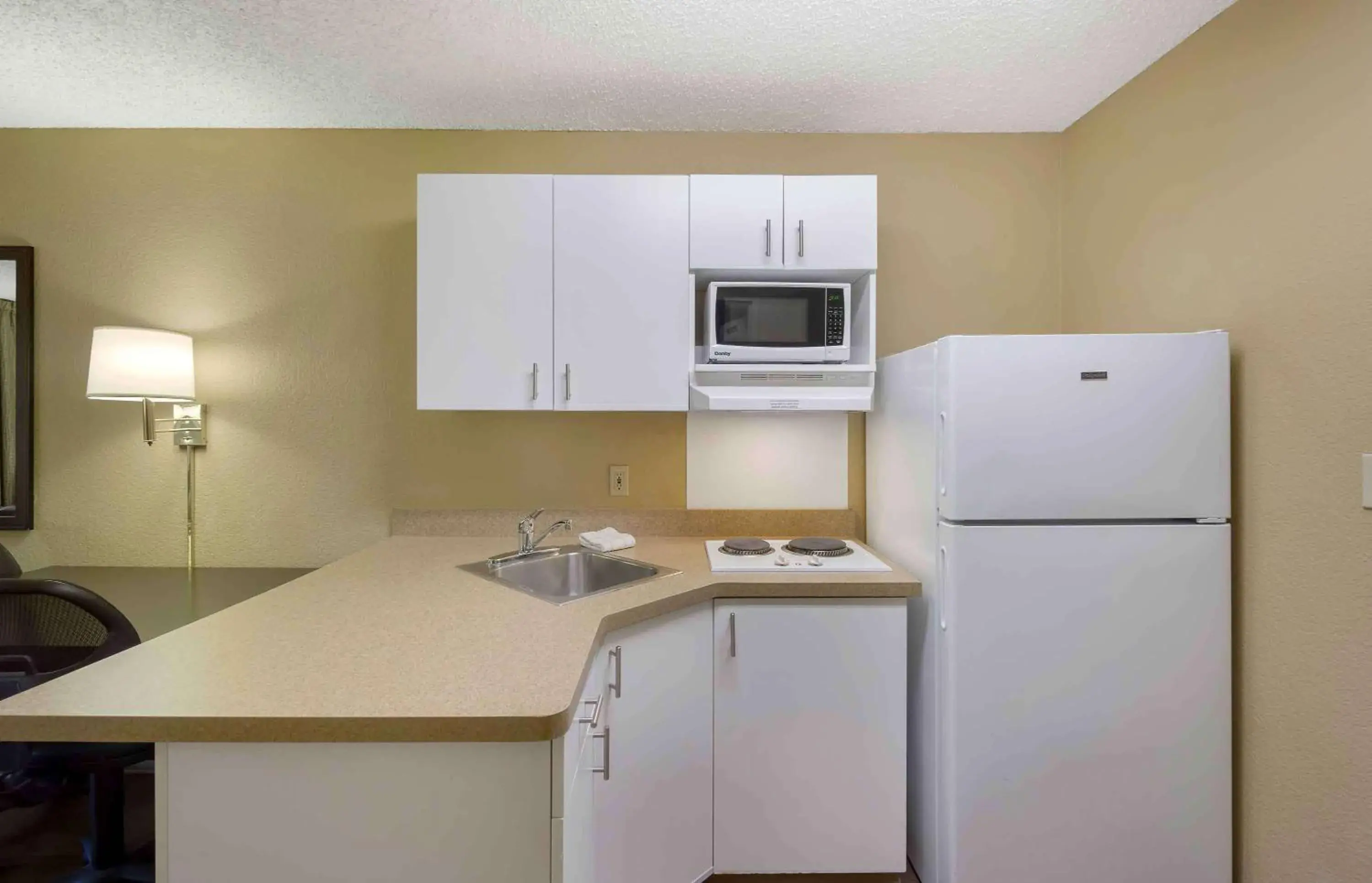 Bedroom, Kitchen/Kitchenette in Extended Stay America Suites - Seattle - Kent