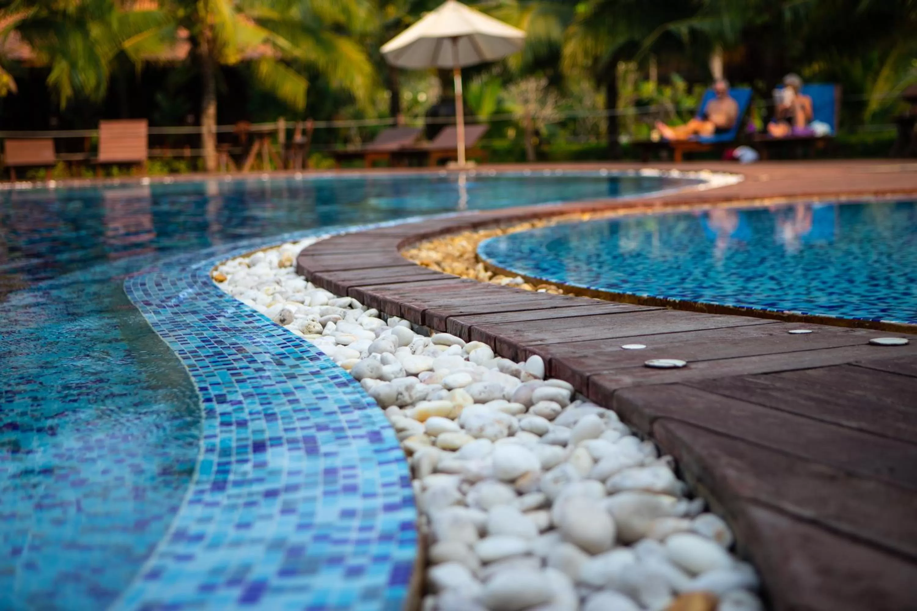 Swimming pool in Maikaew Damnoen Resort