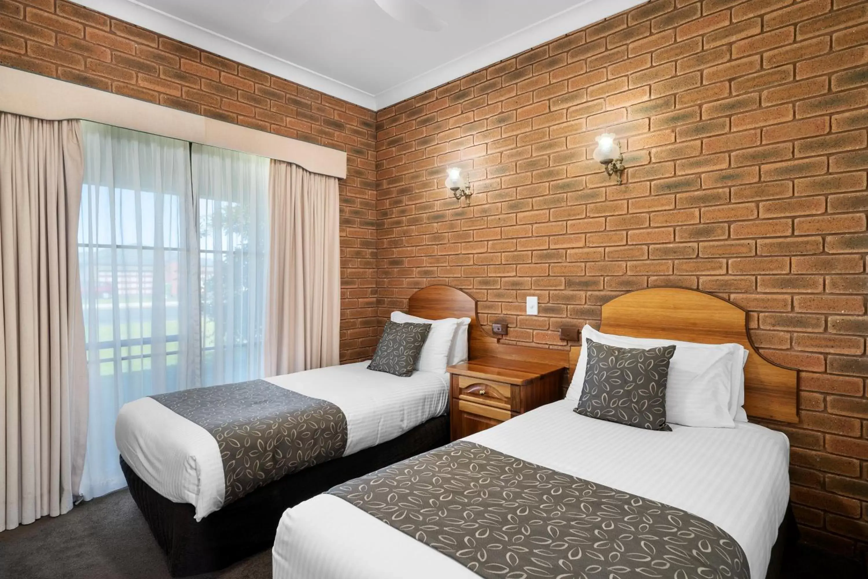 Bed in Heritage Motor Inn Corowa