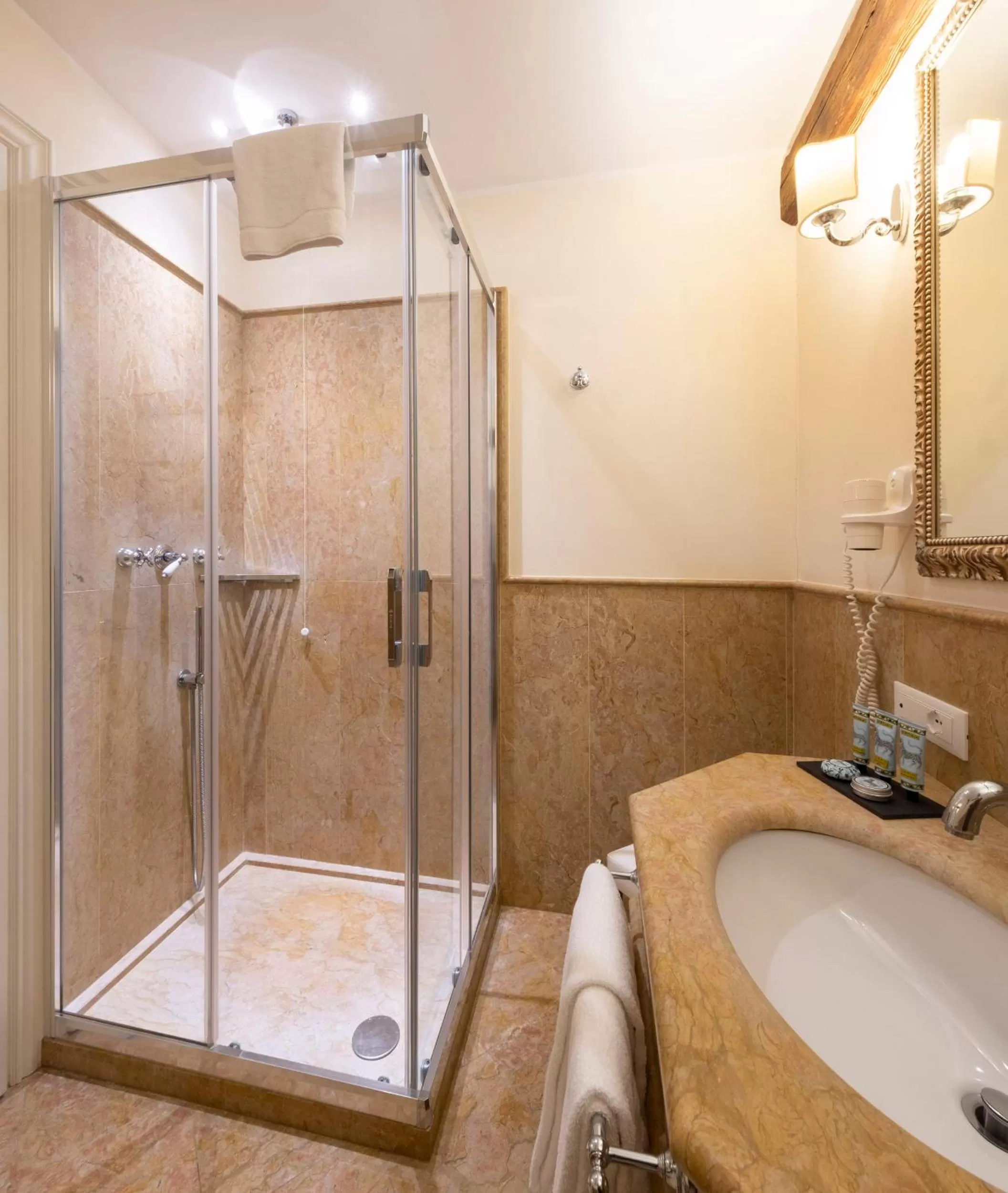 Bathroom in Hotel Villa Barbarich Venice Mestre