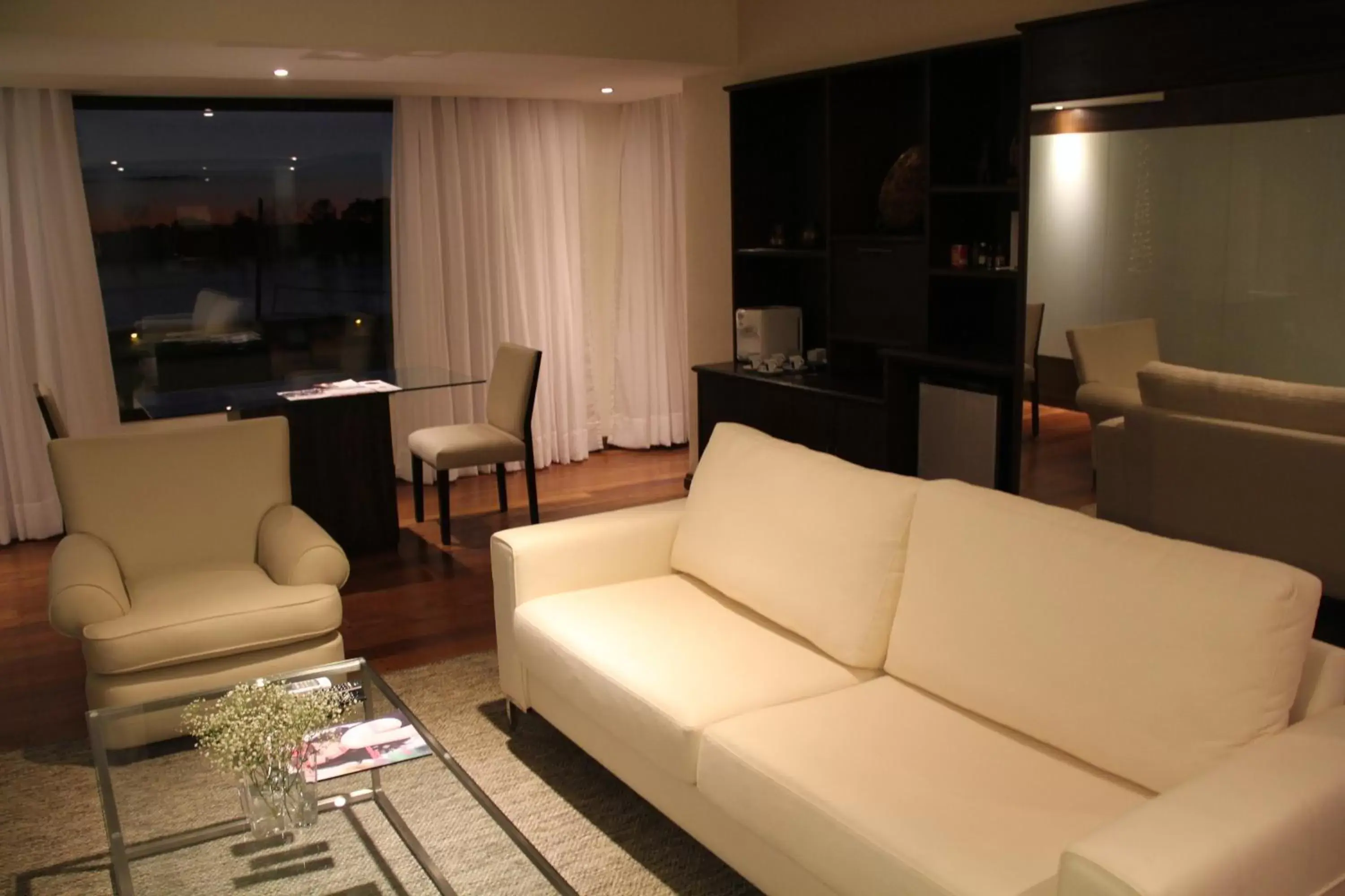 Living room, Seating Area in Resort Yacht Y Golf Club Paraguayo