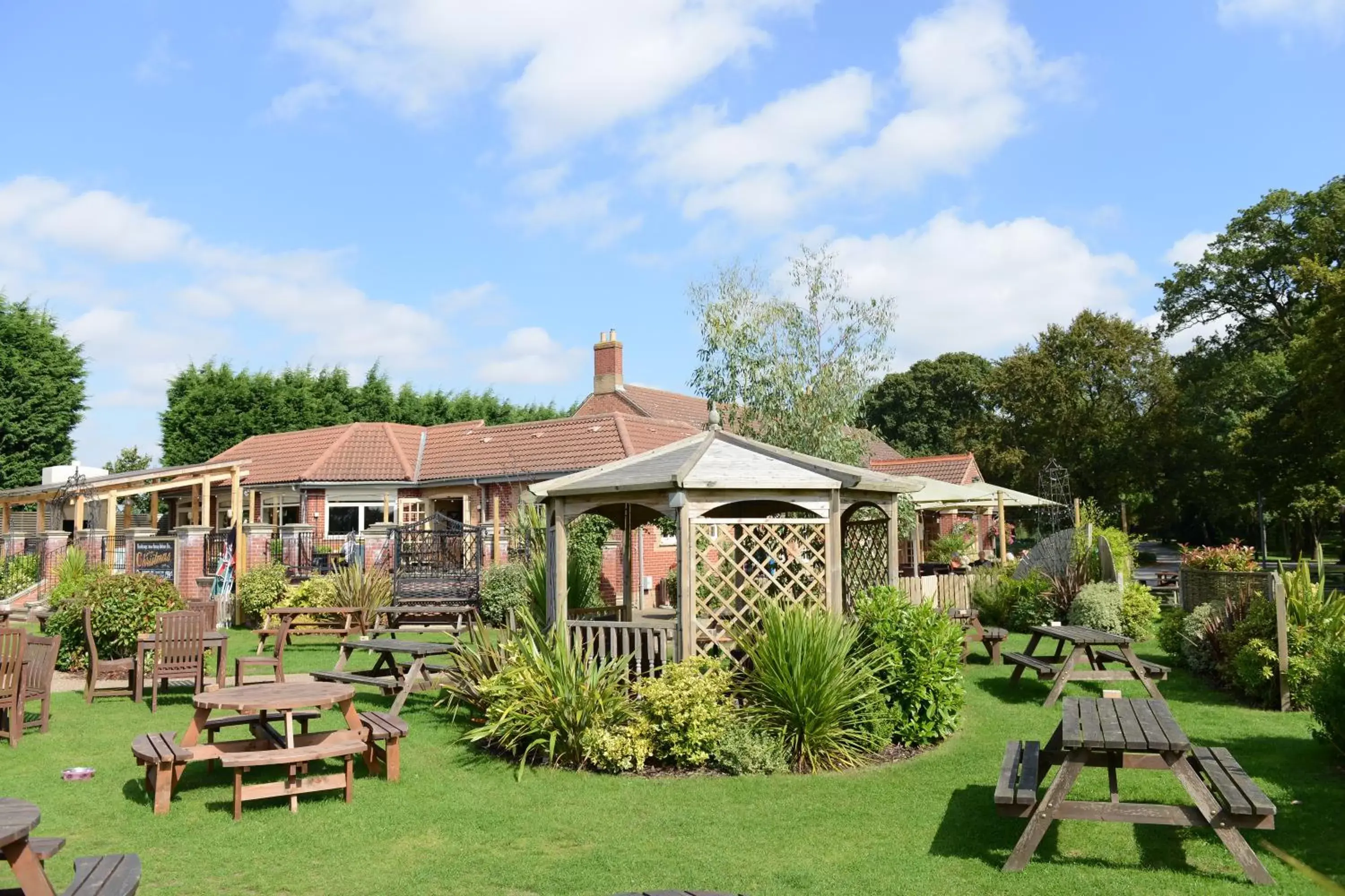 Garden, Property Building in Woodcocks, Lincoln by Marston's Inns