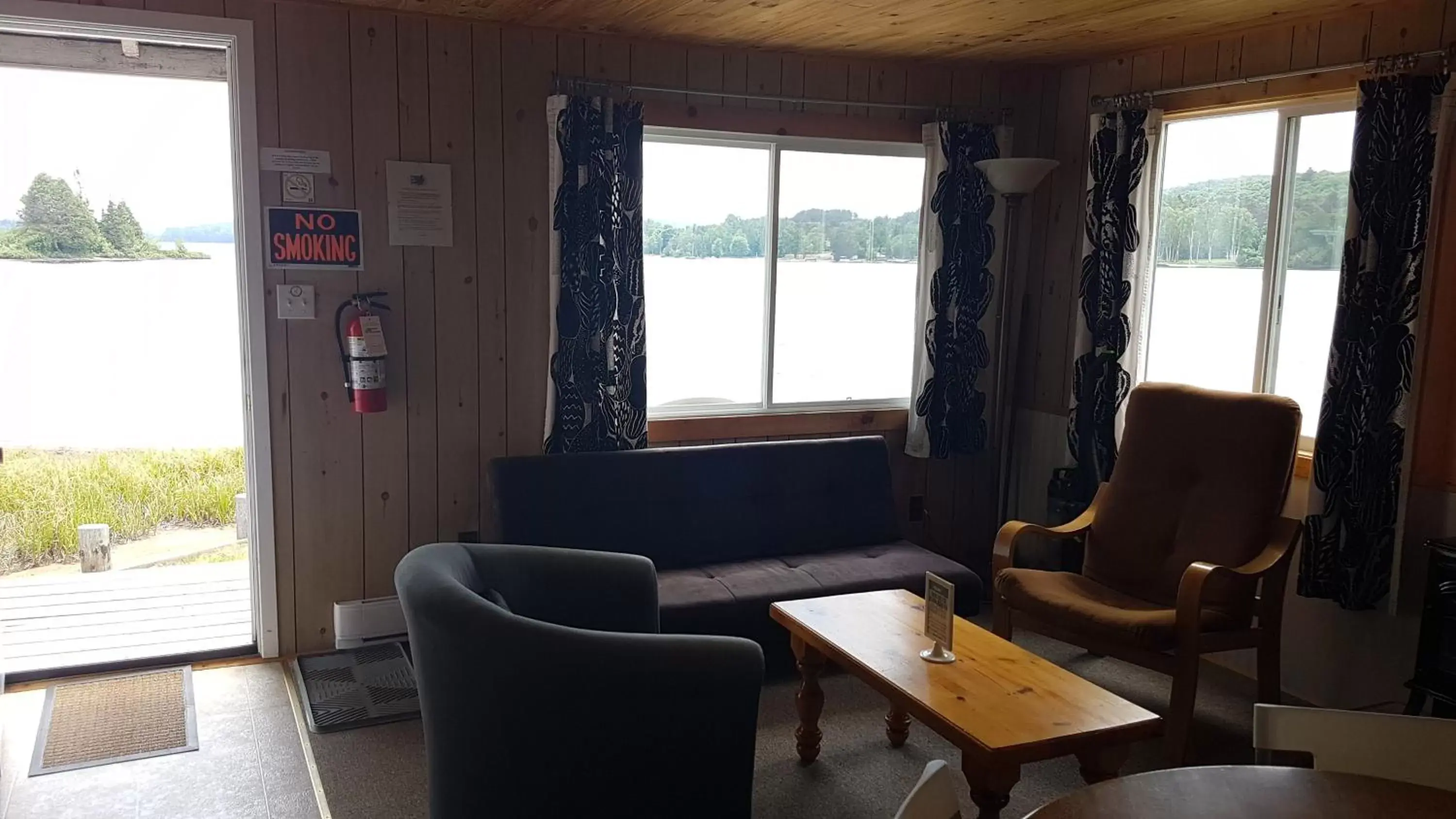 Seating Area in Parkway Cottage Resort and Trading Post