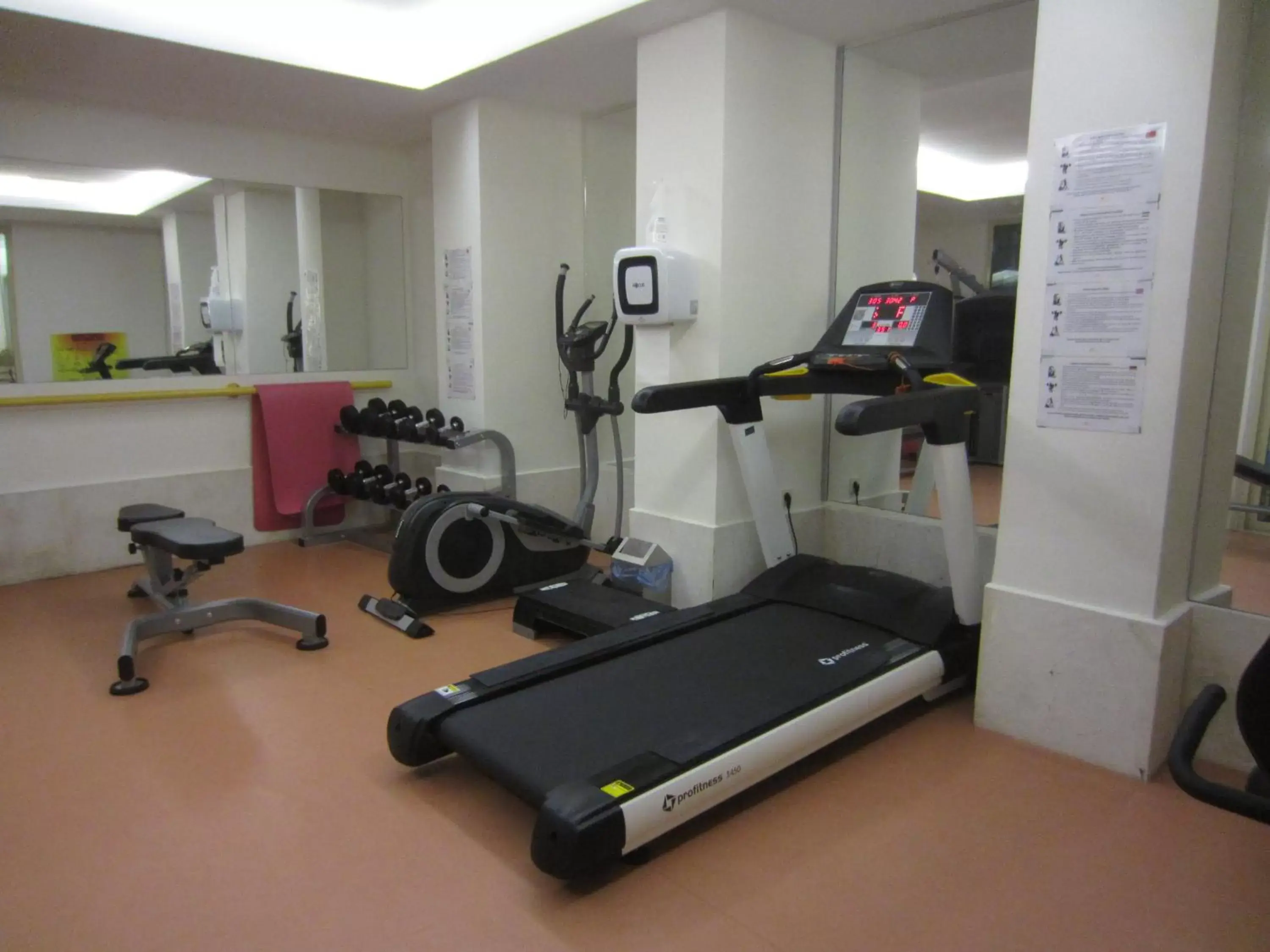 Sports, Fitness Center/Facilities in Golden Lotus Hotel