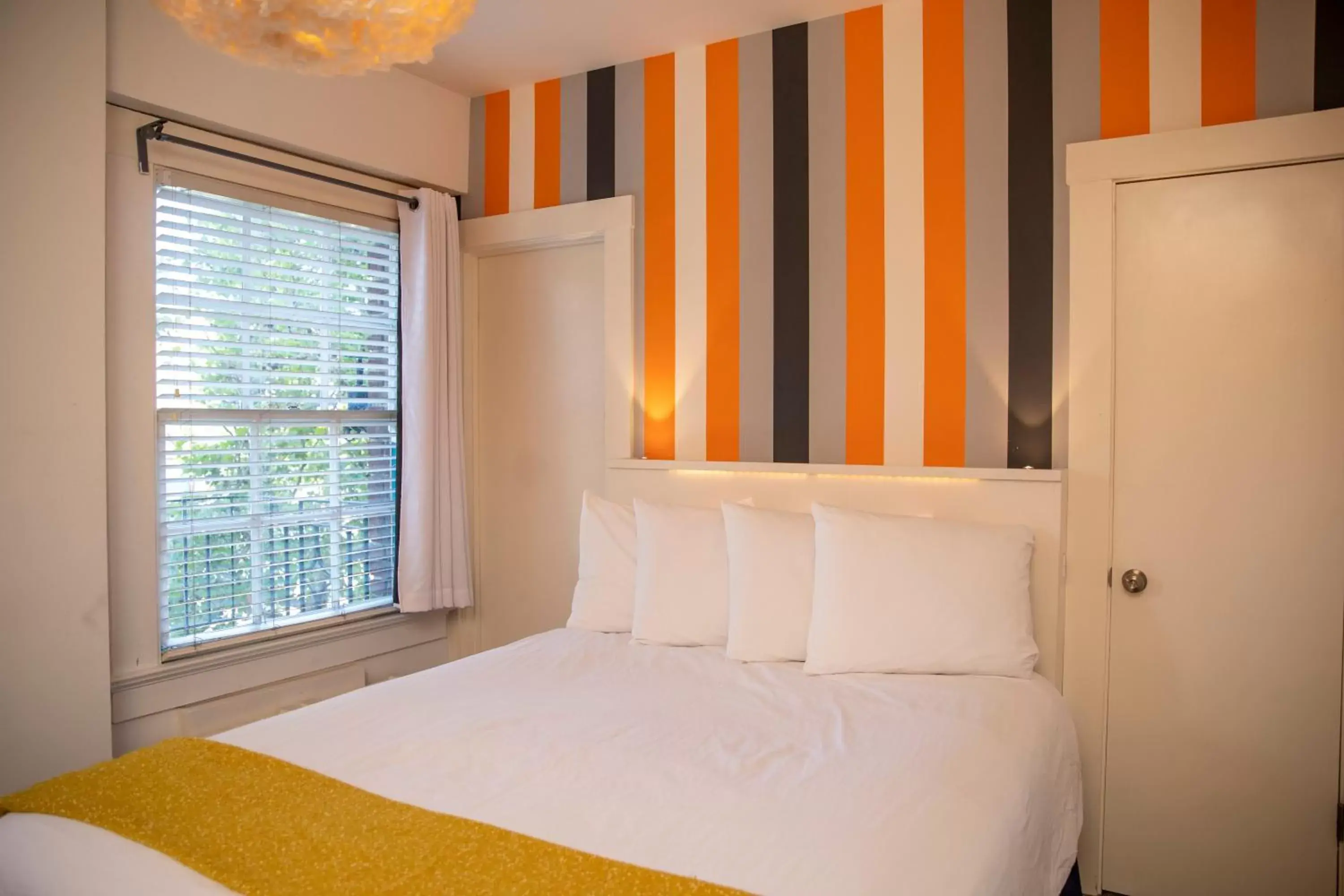 Bedroom, Bed in Edwardian Hotel