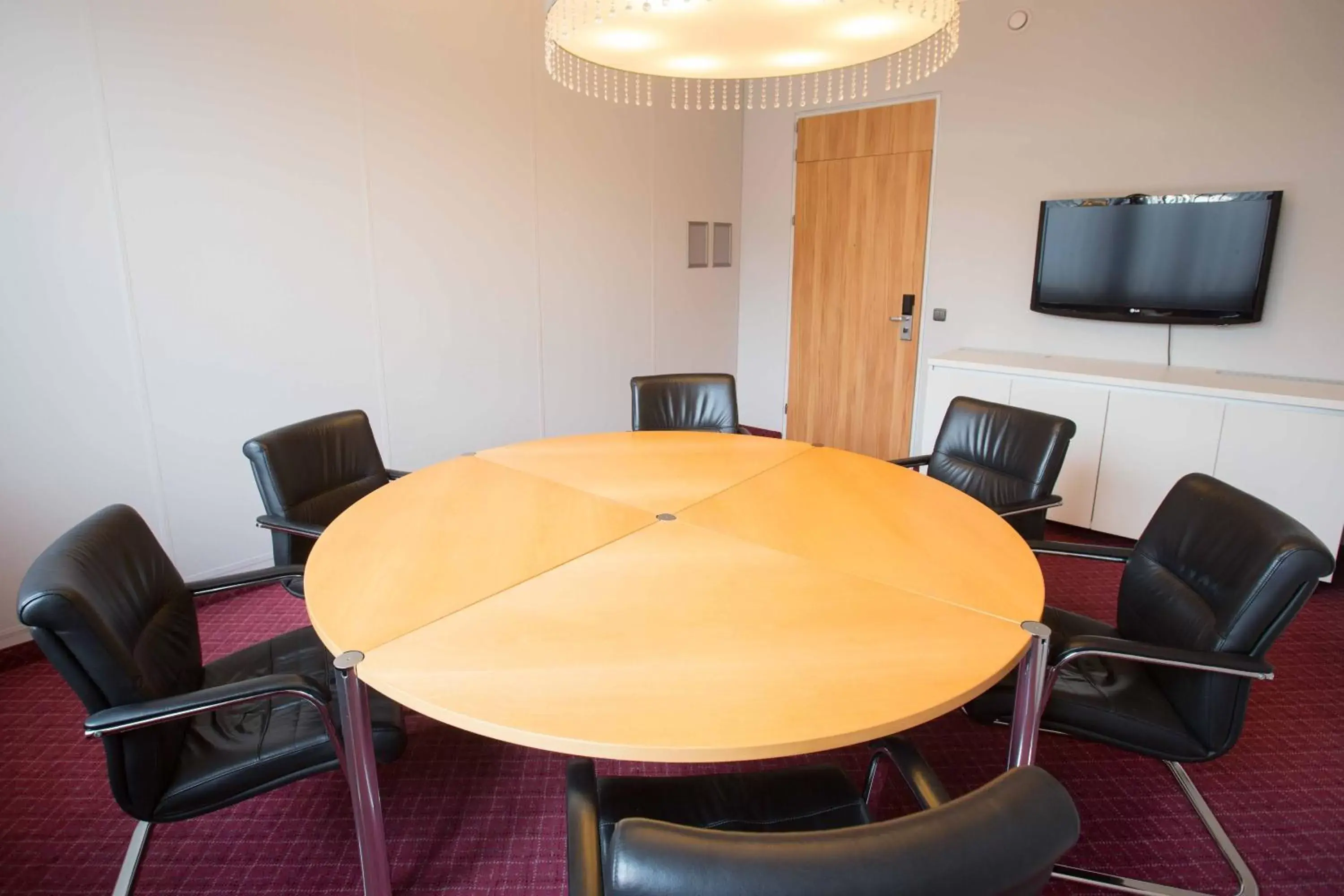 Meeting/conference room, Dining Area in Crowne Plaza Frankfurt Congress Hotel, an IHG Hotel