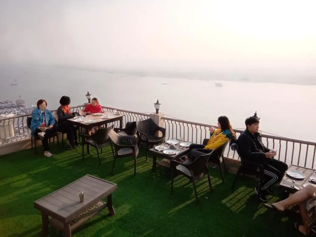 Restaurant/places to eat in Hotel Sita (place on the heritage ghats of benaras)