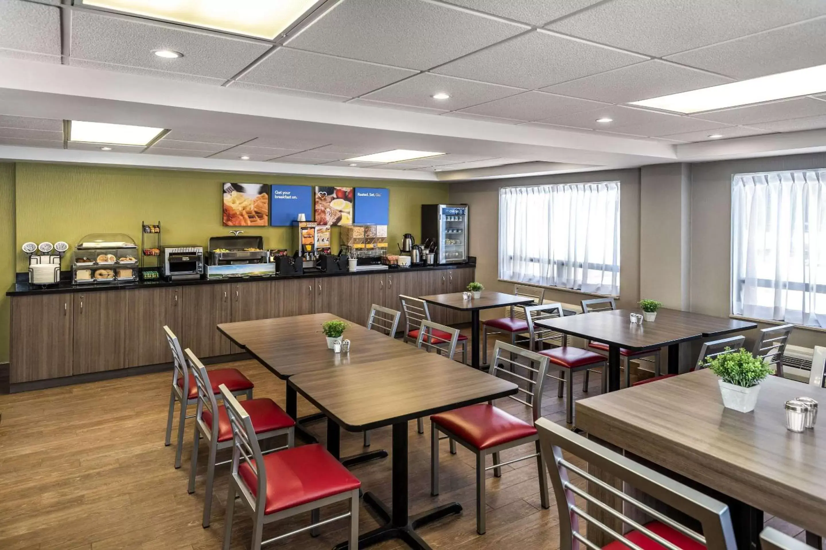 Restaurant/Places to Eat in Comfort Inn New Glasgow