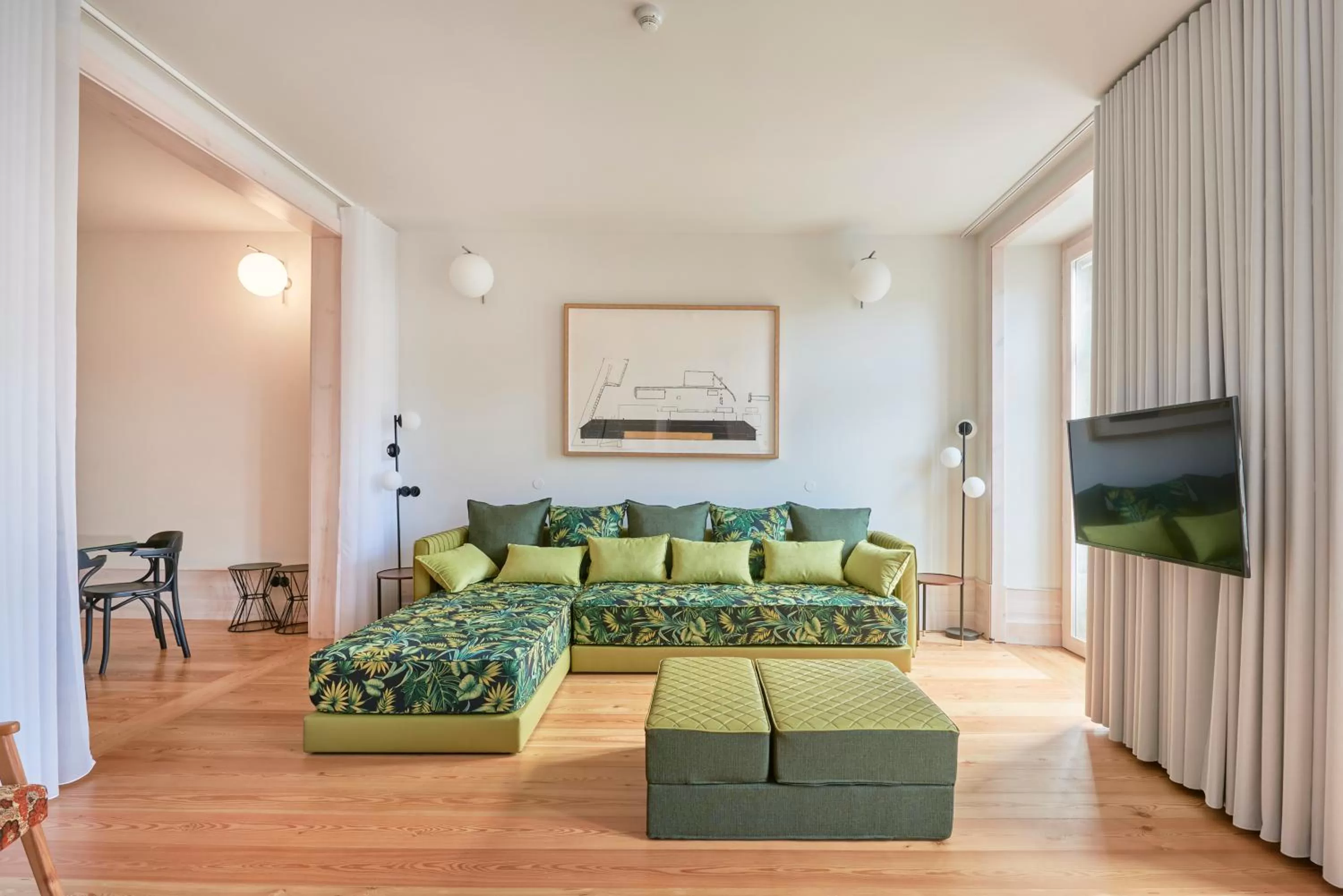 TV and multimedia in Cais Urban Lodge