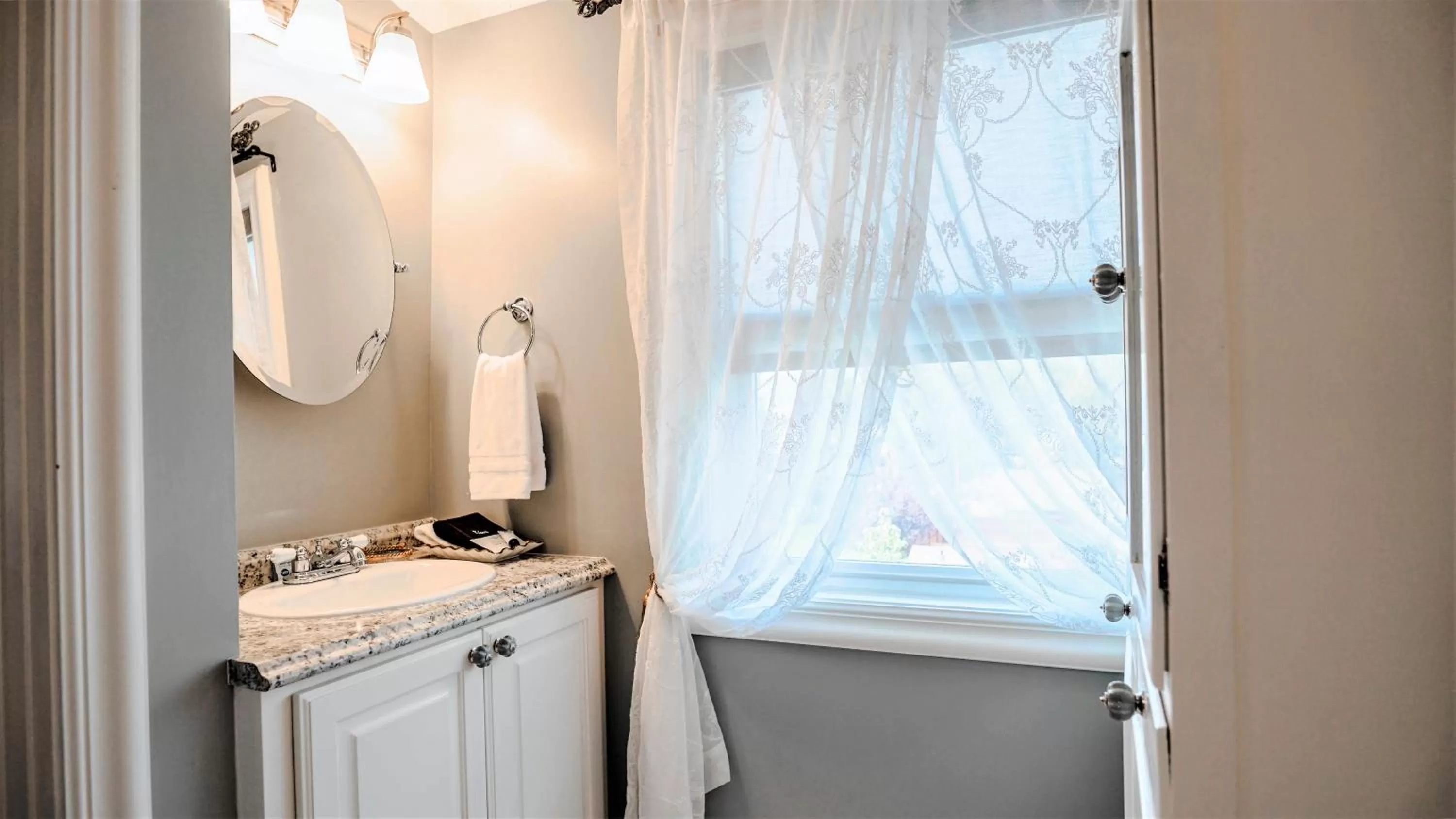 Bathroom in Heber Senator Bed and Breakfast