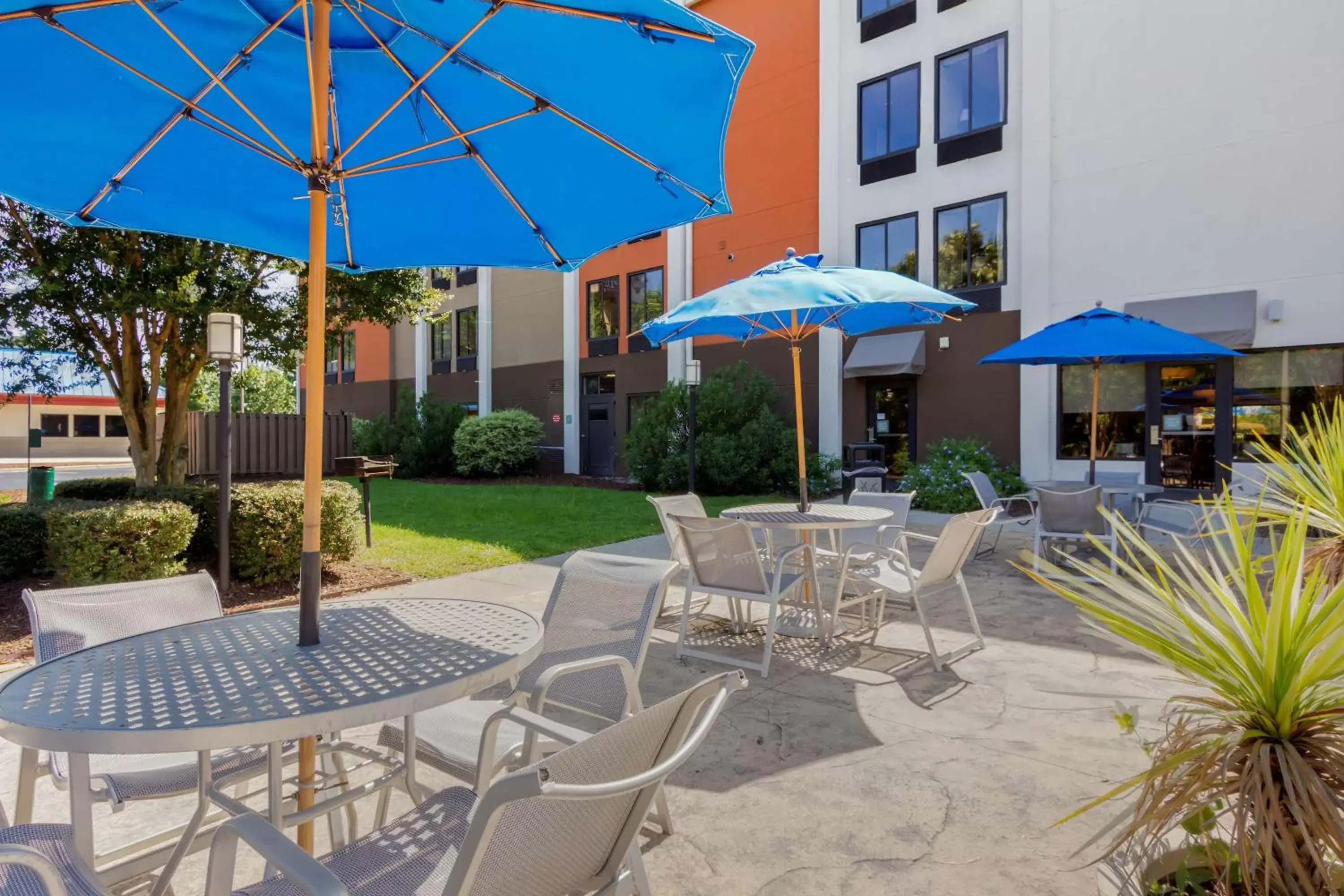 Property building in Best Western Plus Wilmington / Wrightsville Beach Property building in Best Western Plus Wilmington / Wrightsville Beach