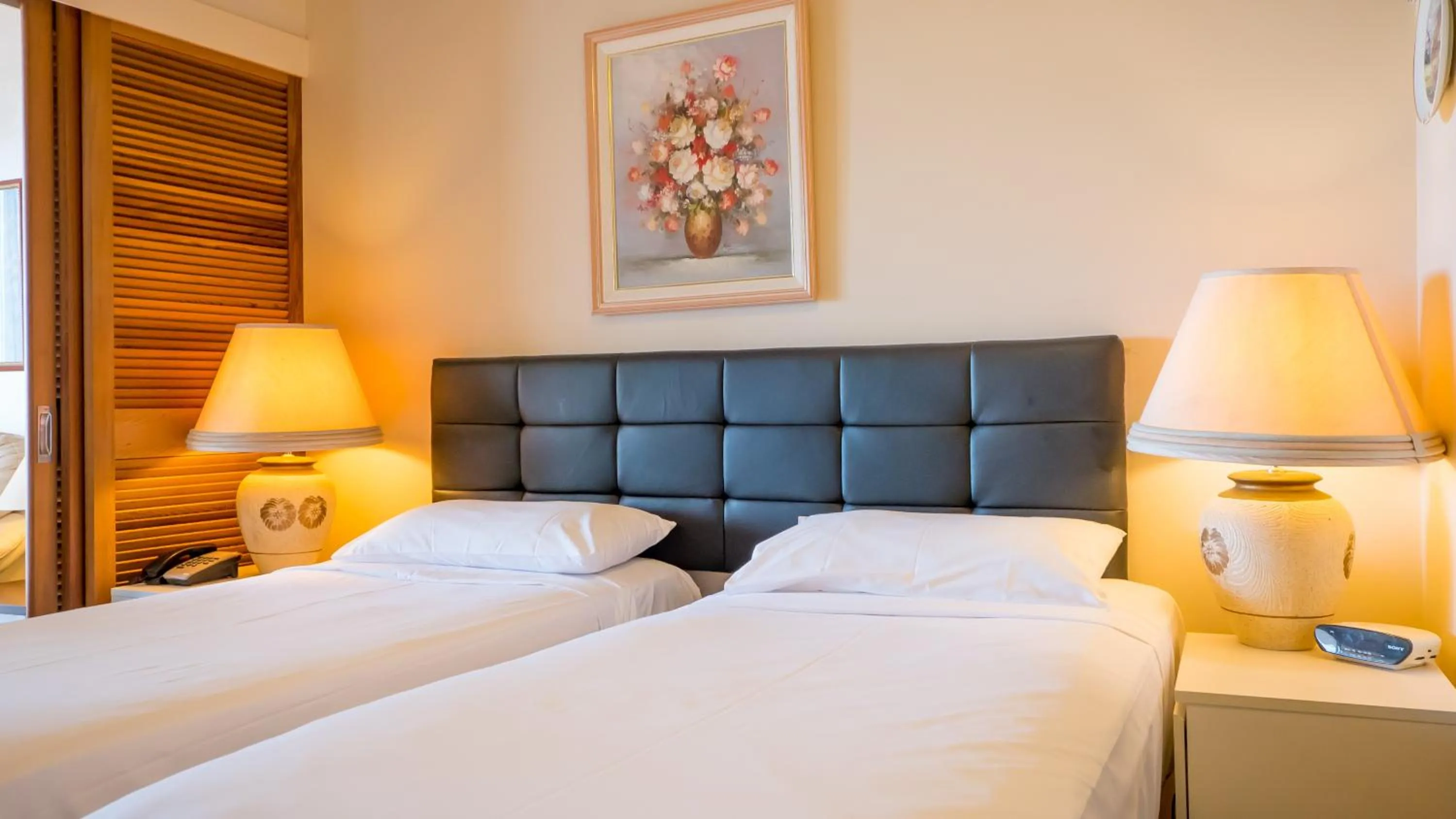 Bed in Broadbeach Savannah Resort