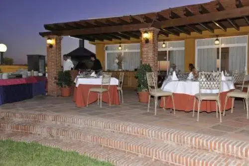 Restaurant/Places to Eat in Hotel Salobreña Suites