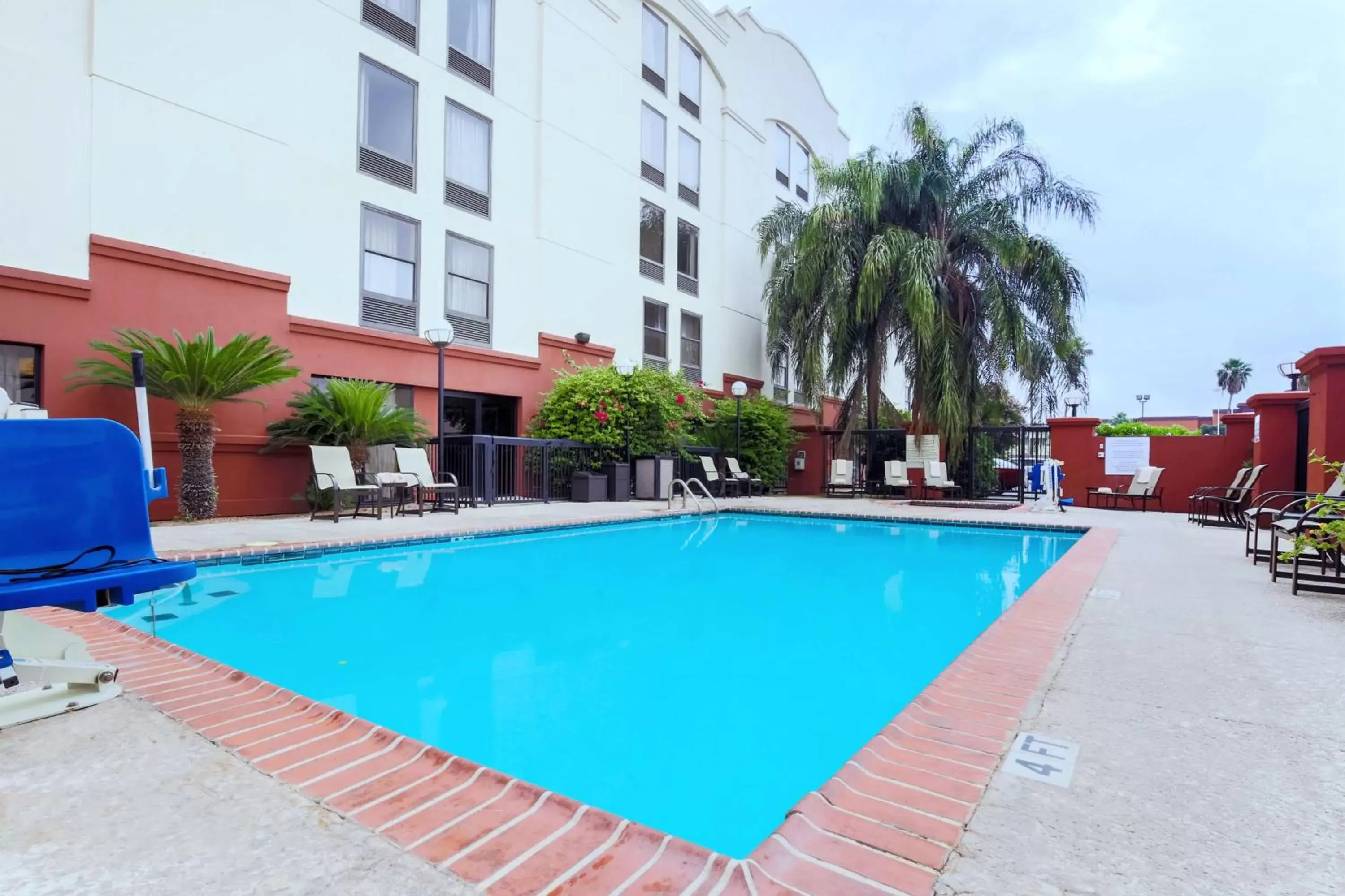 Pool view, Swimming Pool in Hampton Inn Laredo