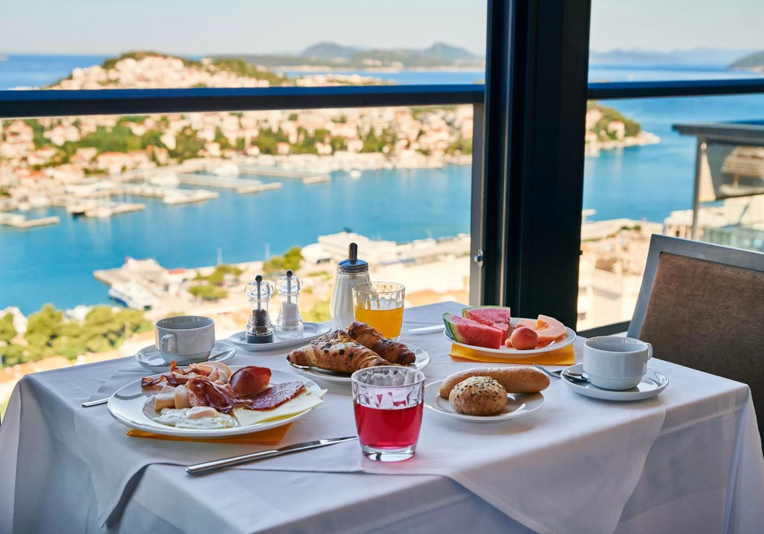 Restaurant/places to eat in Hotel Adria