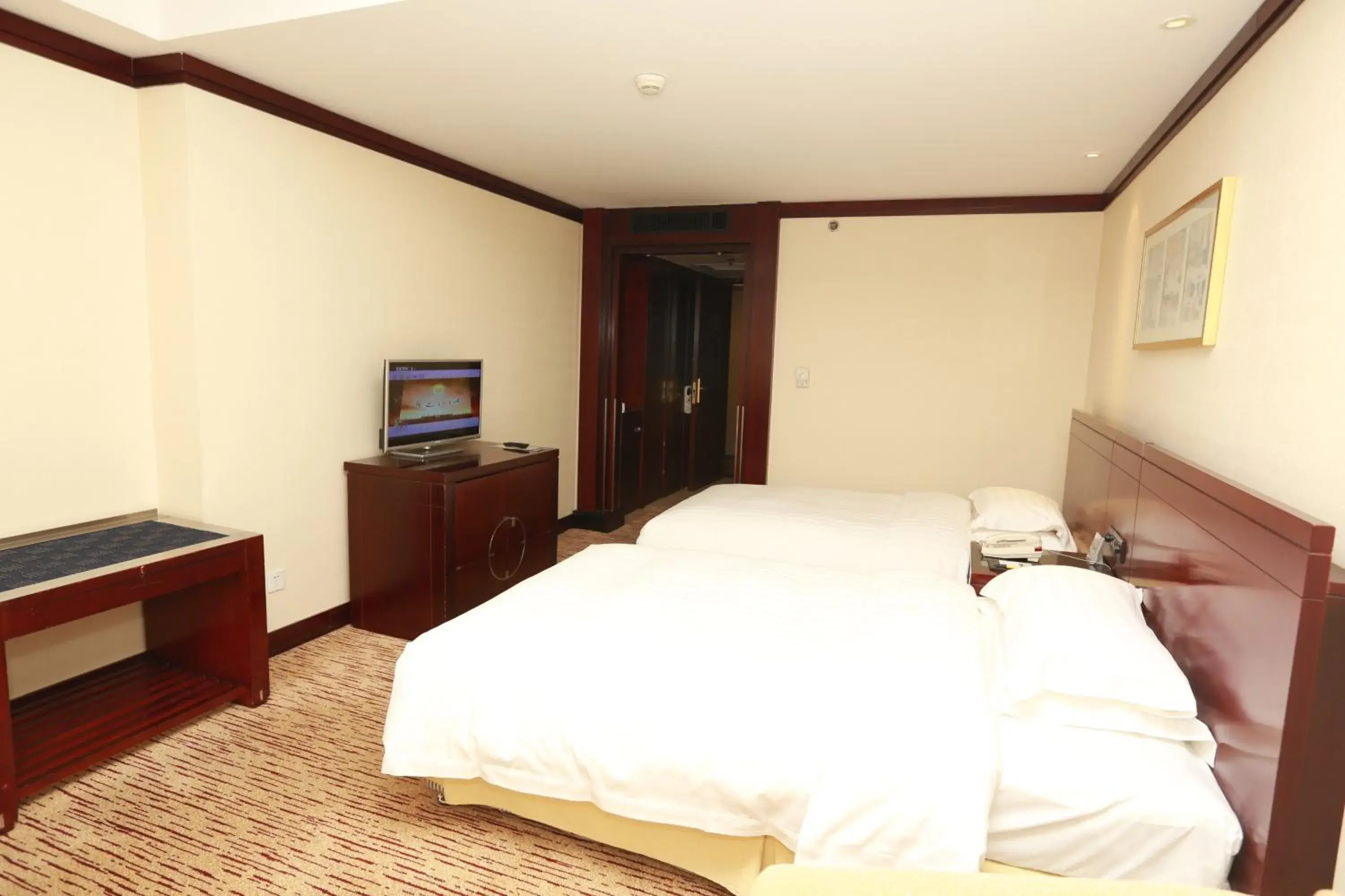 Bedroom, Bed in Poly Plaza Hotel