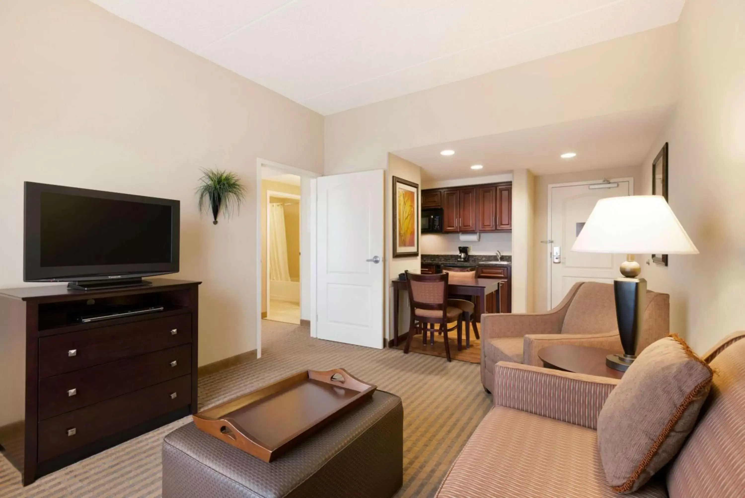 Bed, Seating Area in Homewood Suites by Hilton Minneapolis - Saint Louis Park at West End