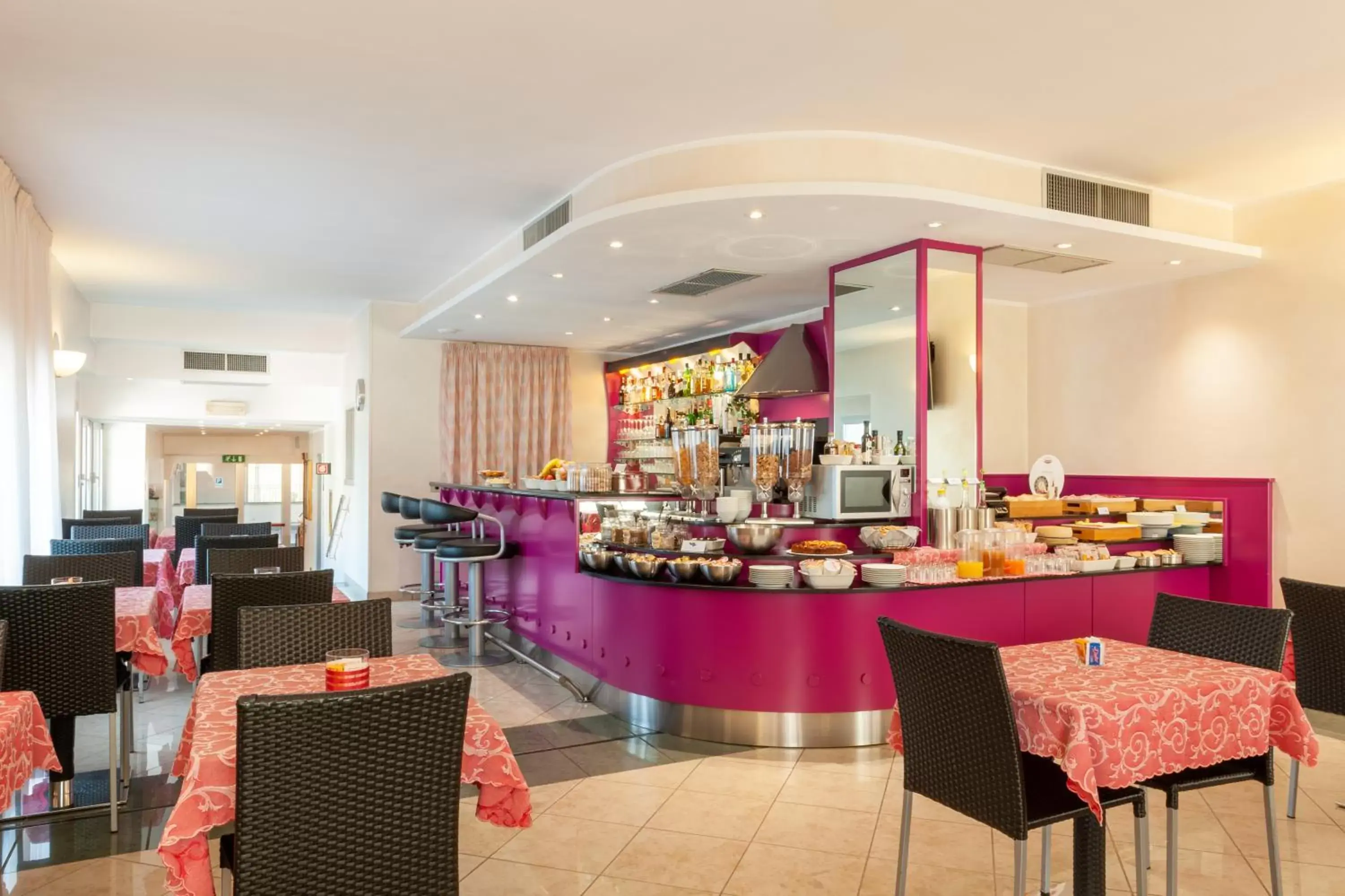 Breakfast, Restaurant/Places to Eat in Augustus Hotel
