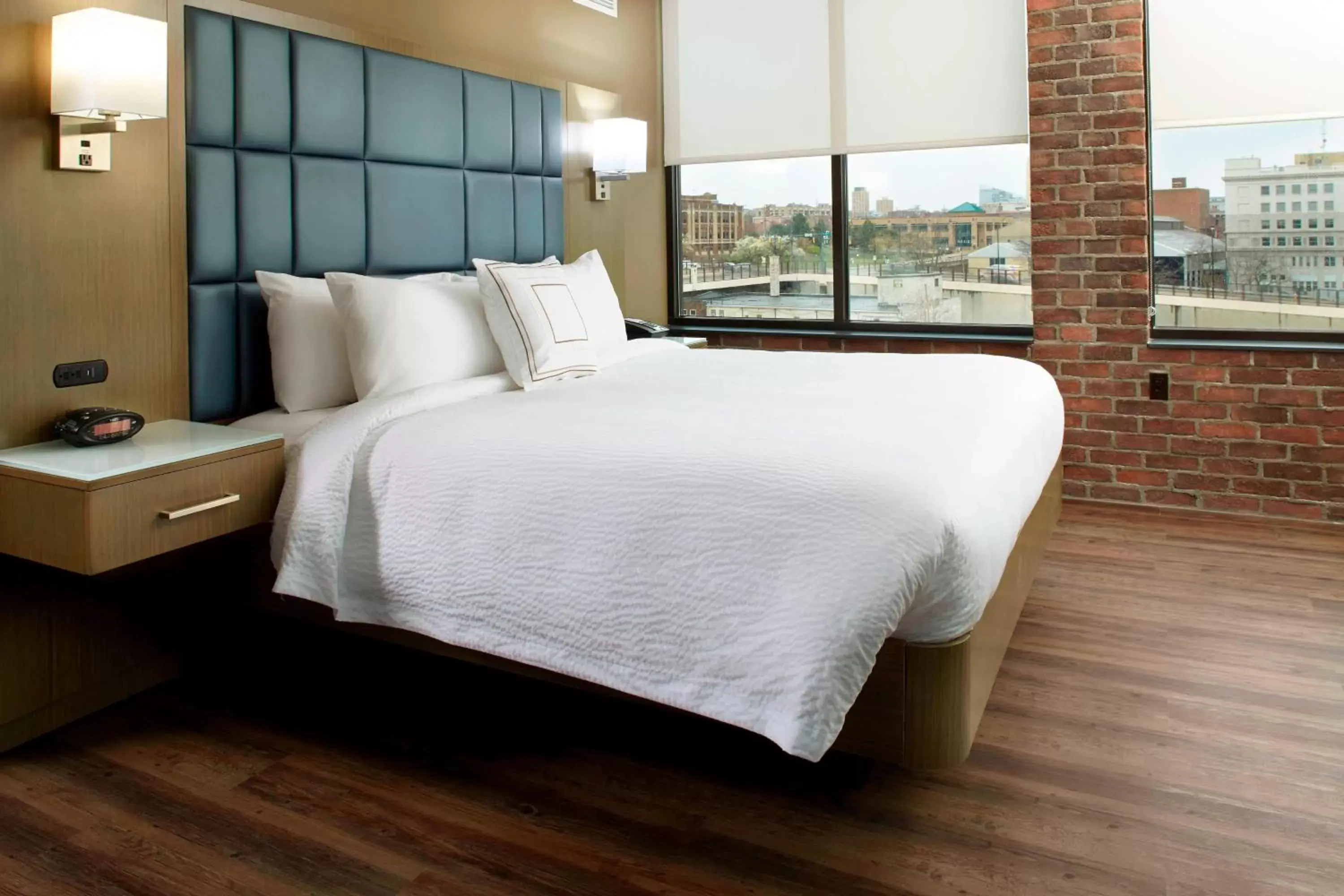Bedroom, Bed in Courtyard by Marriott Akron Downtown