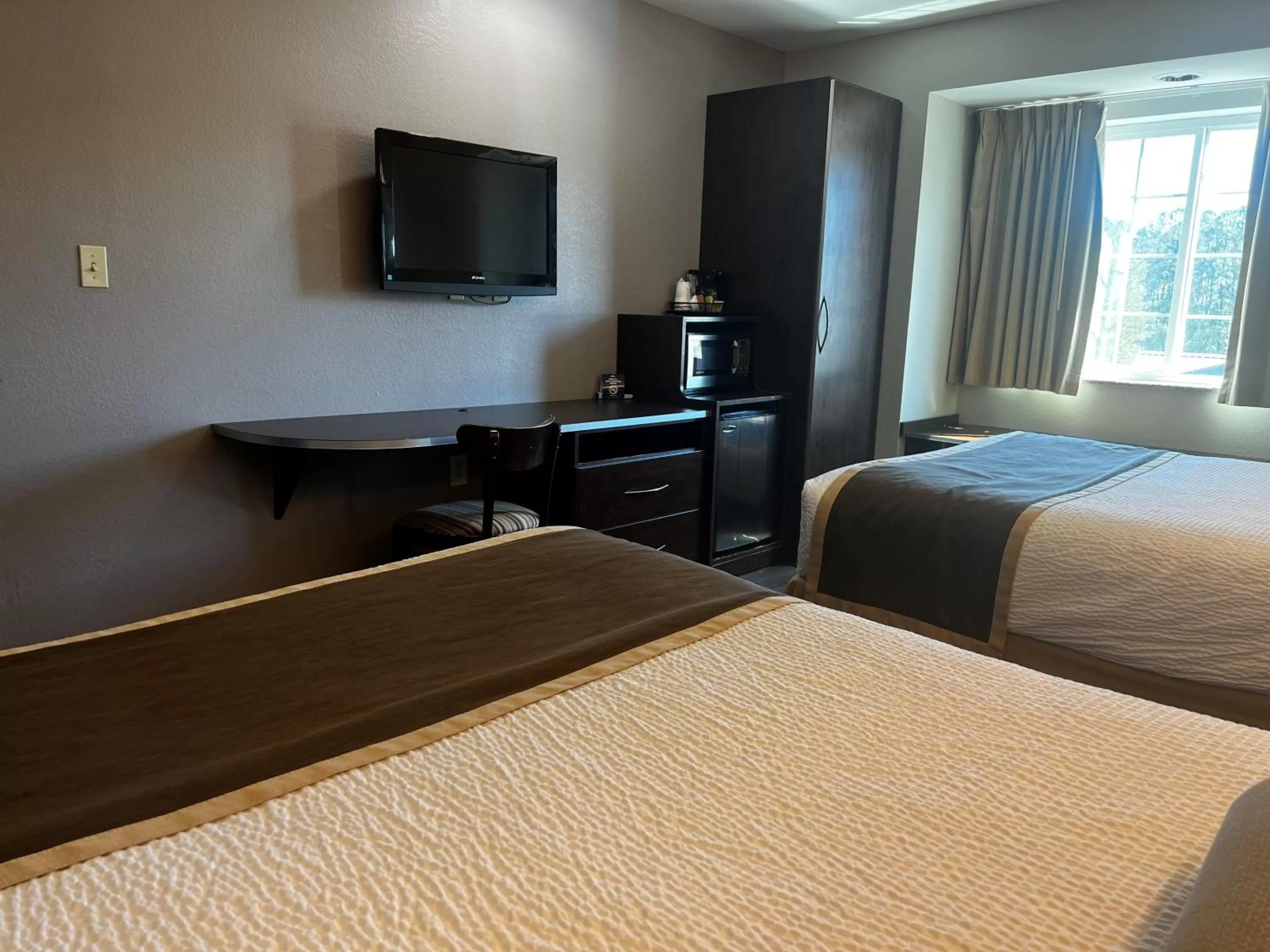 Bedroom, Bed in Microtel Inn & Suites by Wyndham Pearl River/Slidell
