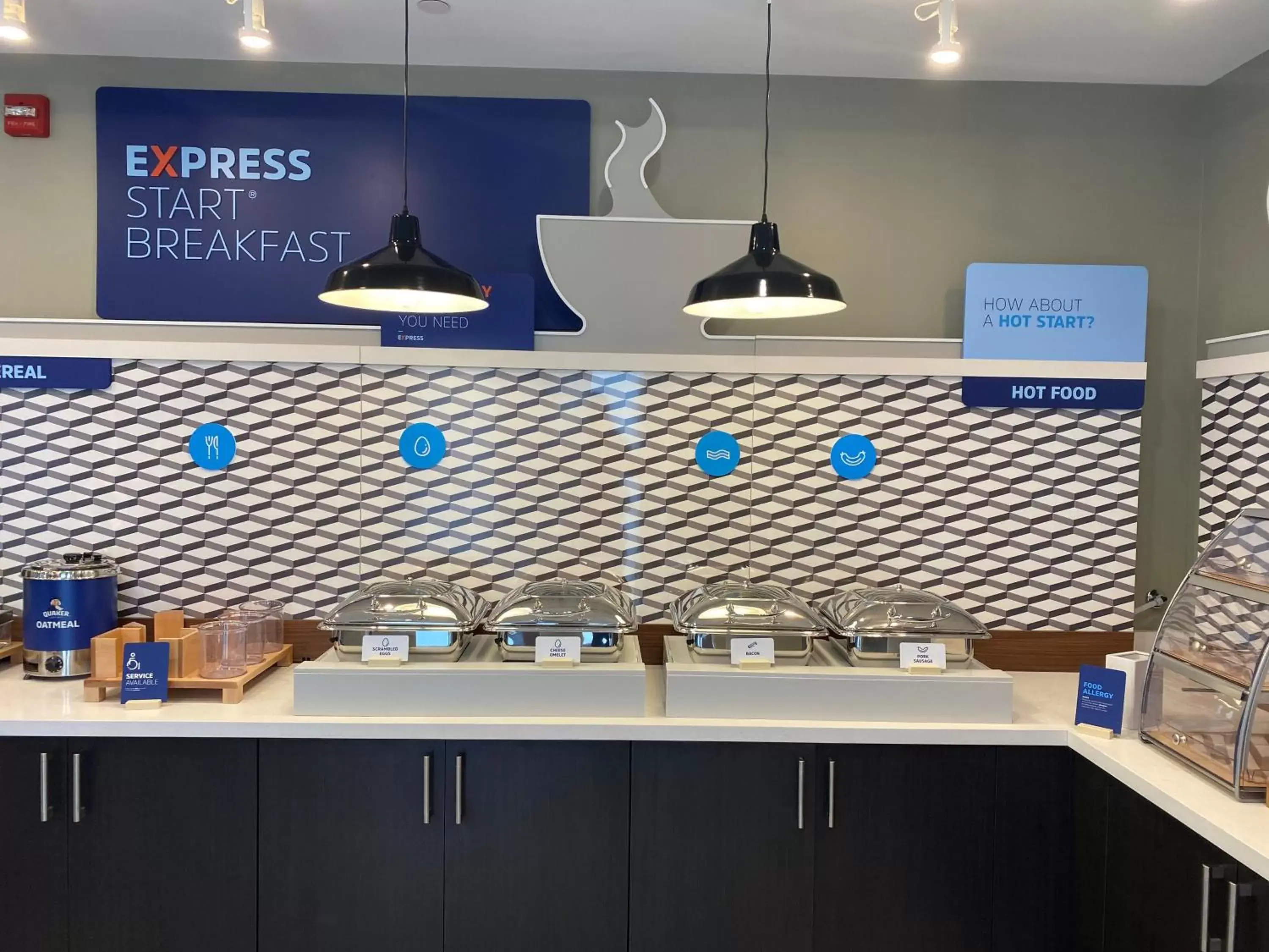 Breakfast in Holiday Inn Express & Suites - Collingwood Breakfast in Holiday Inn Express & Suites - Collingwood