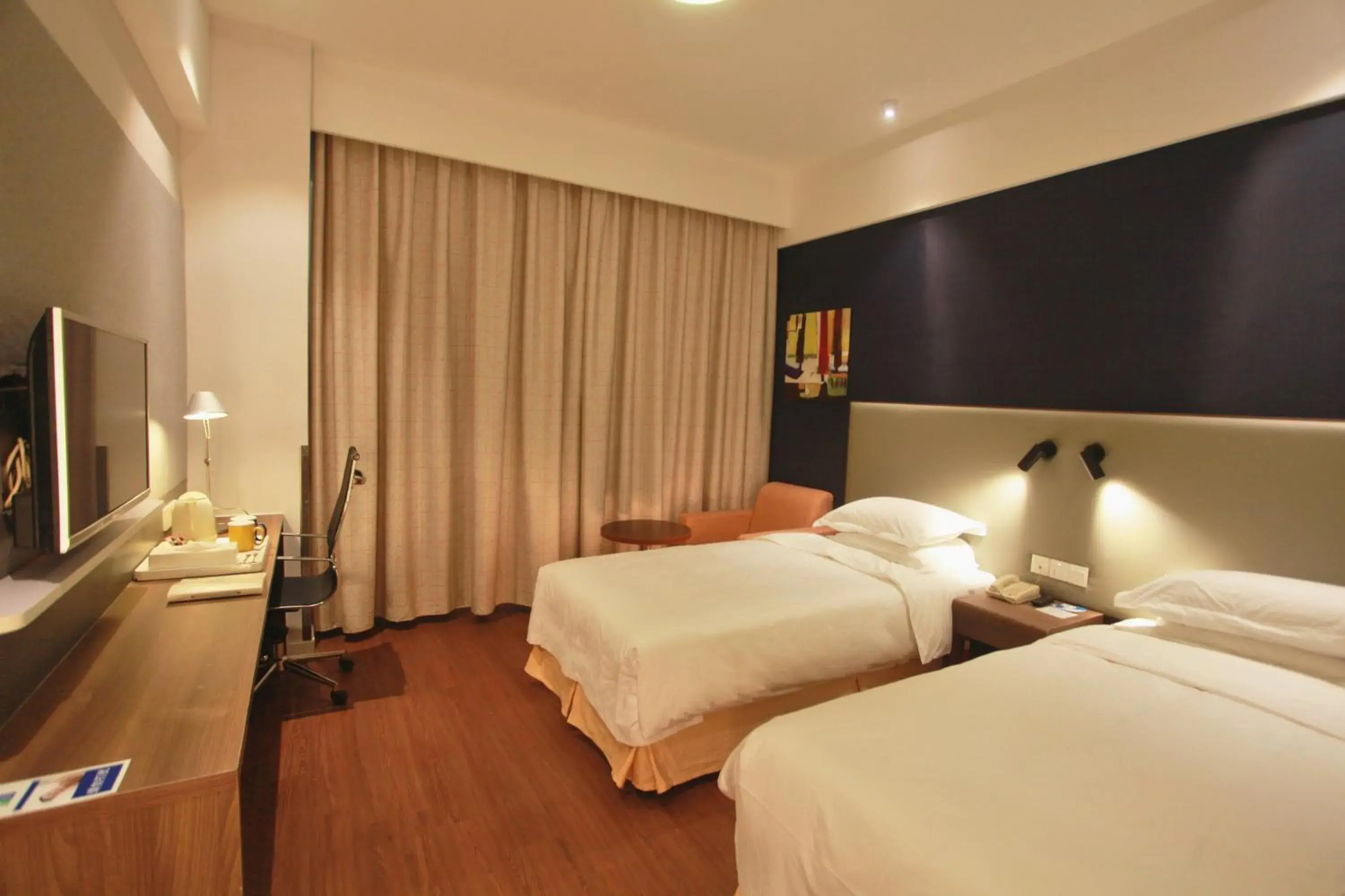 Photo of the whole room, Bed in Holiday Inn Express Hefei South, an IHG Hotel