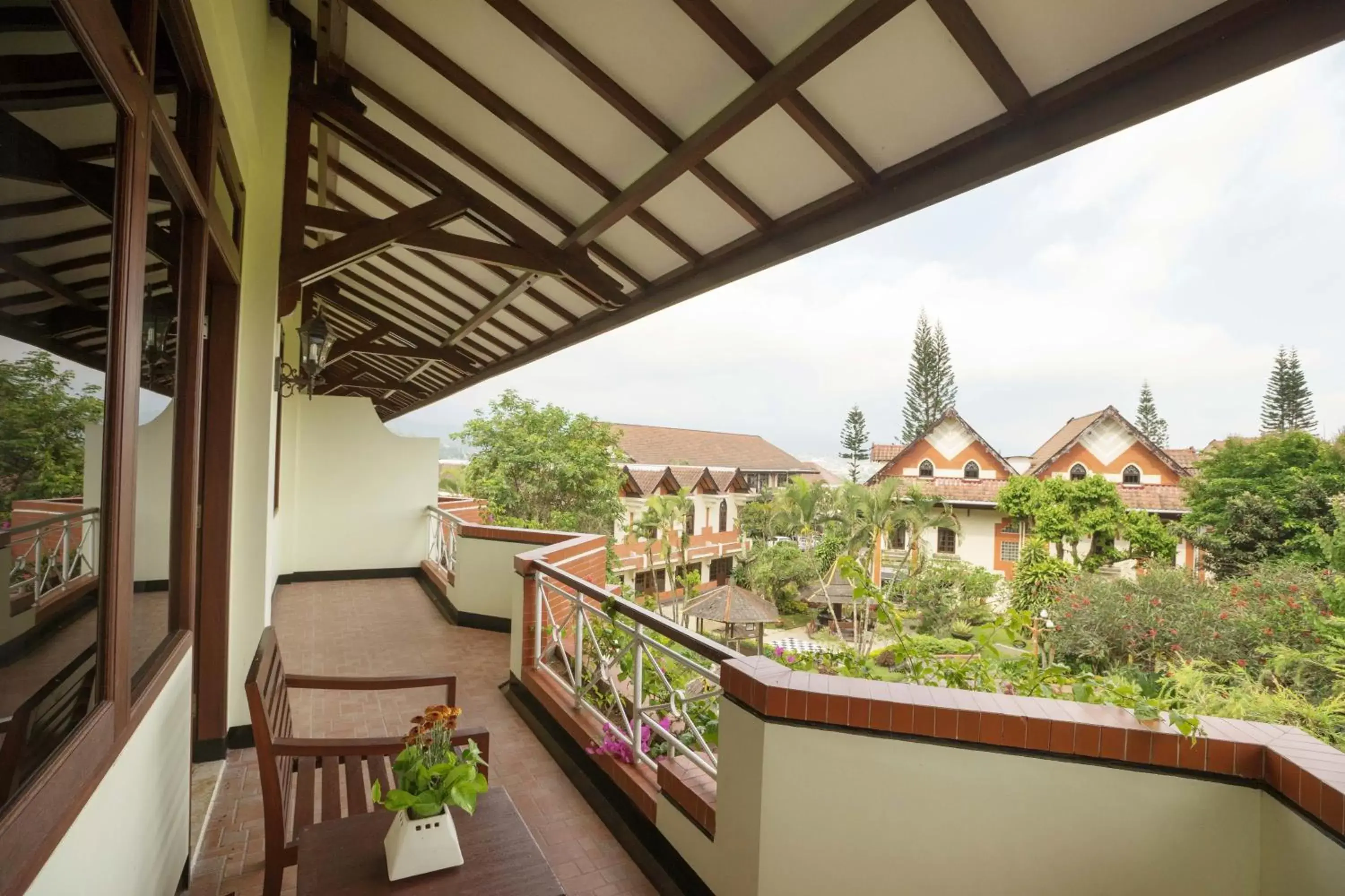 Balcony/Terrace in Royal Orchids Garden Hotel & Condominium