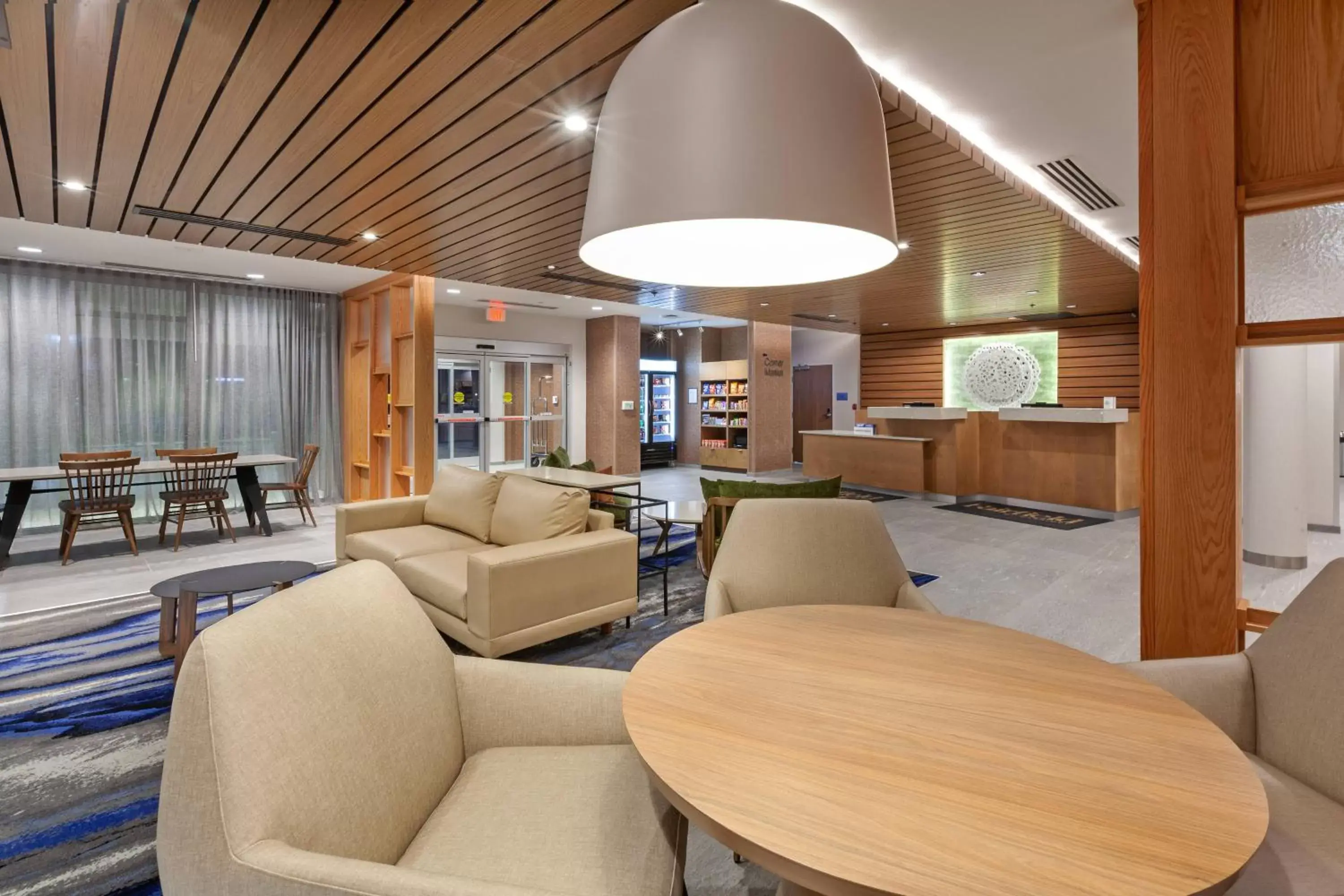 Lobby or reception, Lounge/Bar in Fairfield Inn & Suites by Marriott Tulsa Catoosa