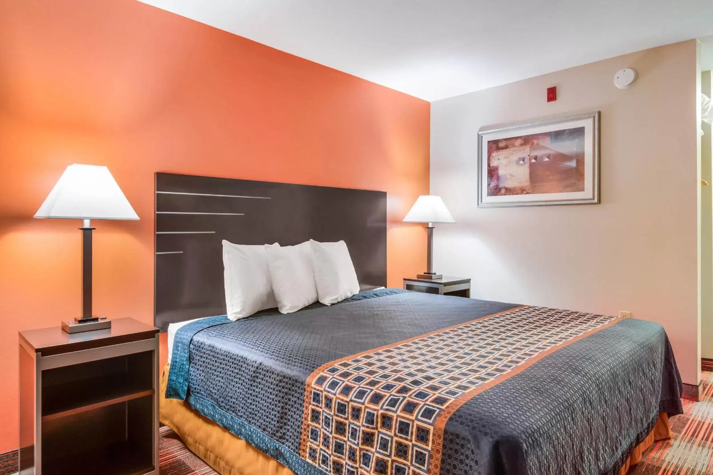 Bed in Americas Best Value Inn - Mableton
