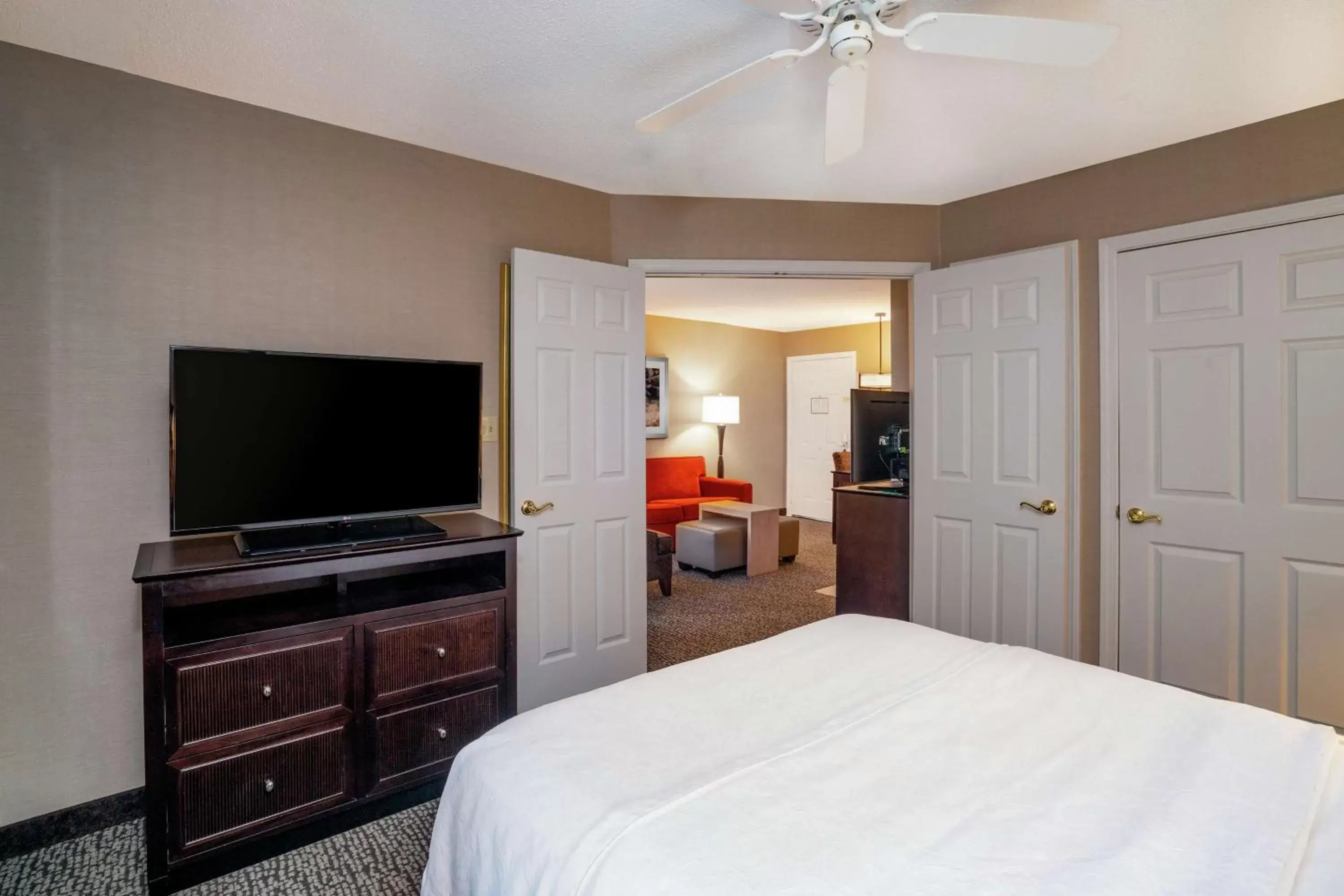 Bedroom, TV/Entertainment Center in Homewood Suites Lafayette