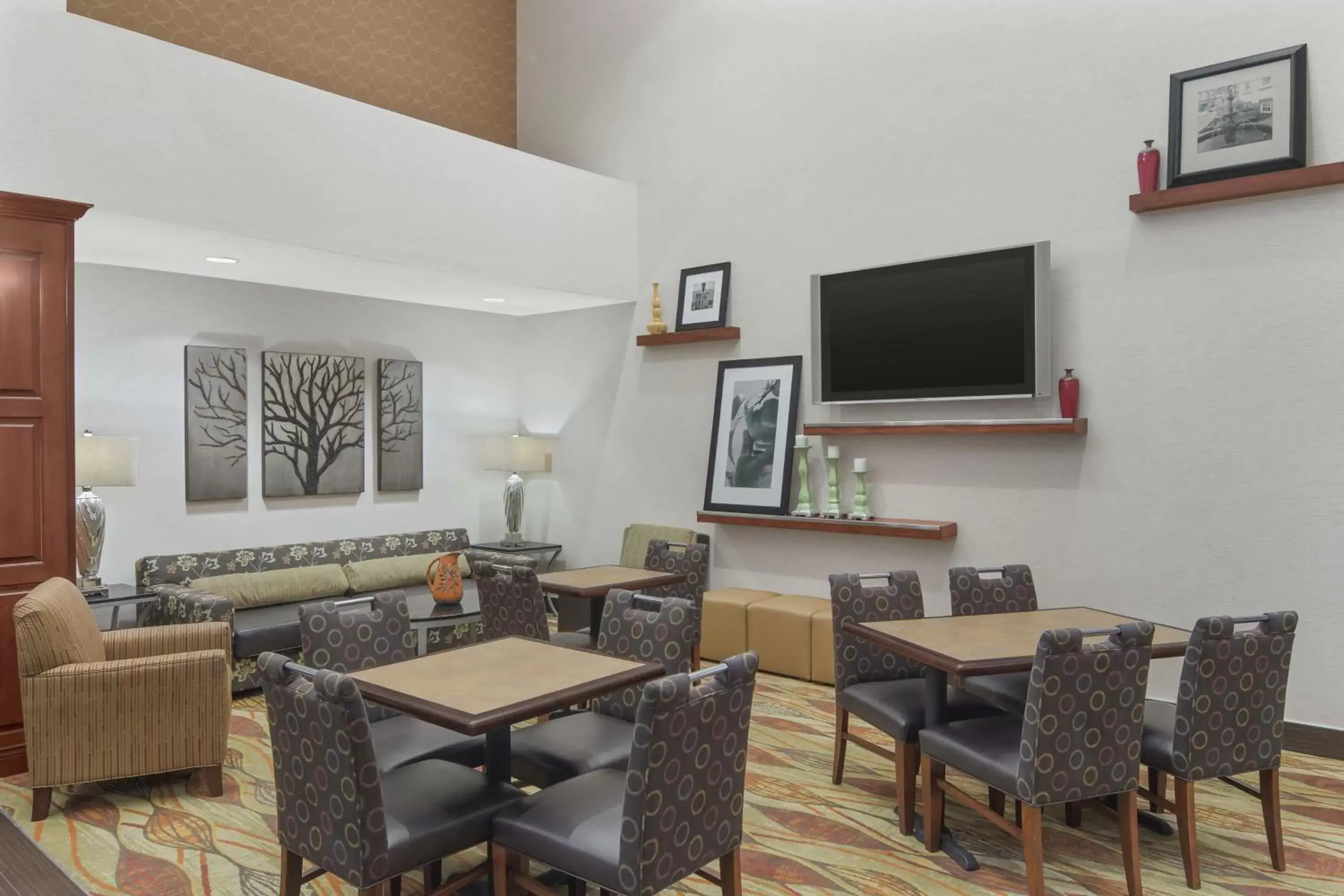 Lobby or reception, Lounge/Bar in Hampton Inn & Suites Macon I-75 North