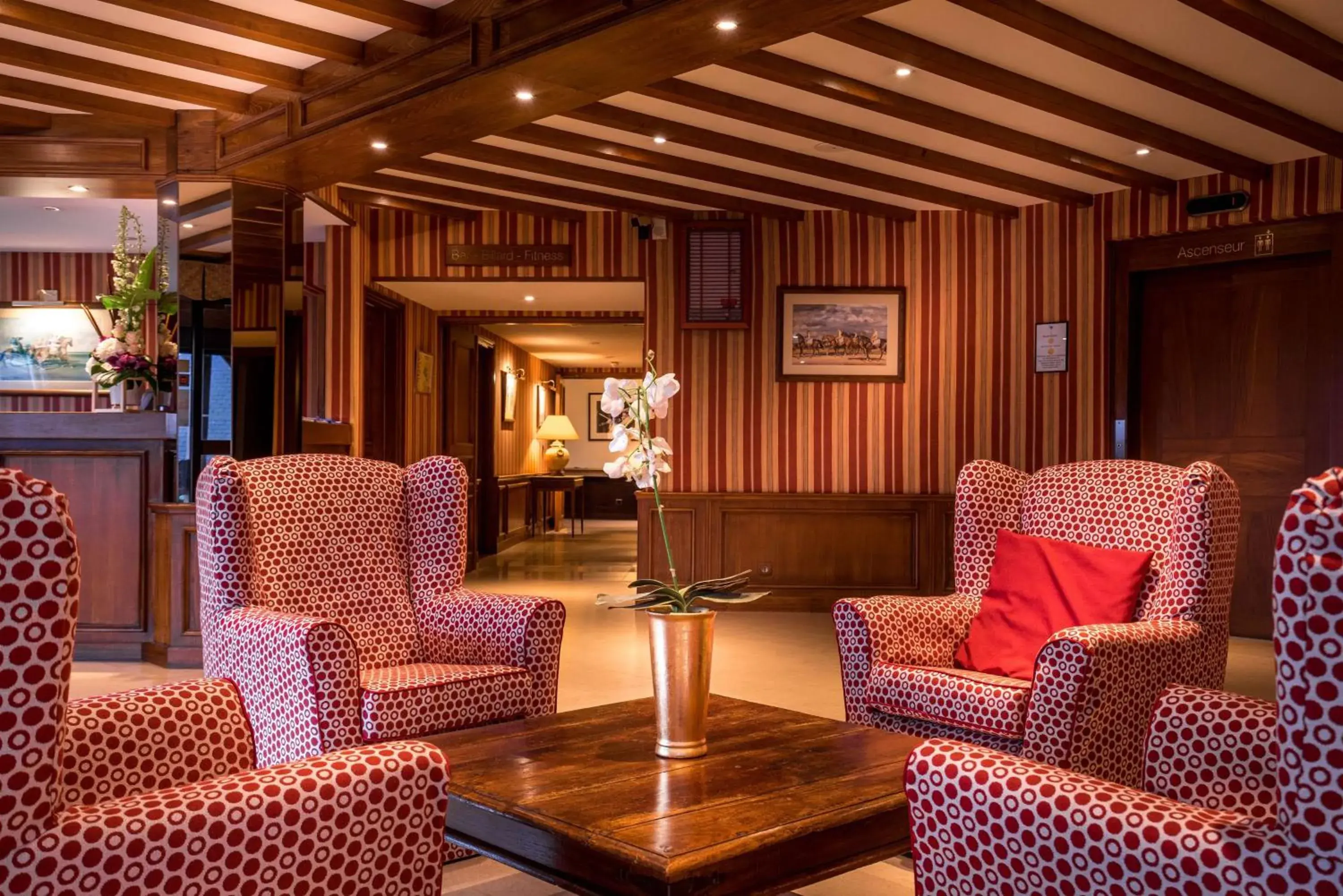 Lobby or reception in Best Western Plus Hostellerie Du Vallon Lobby or reception in Best Western Plus Hostellerie Du Vallon