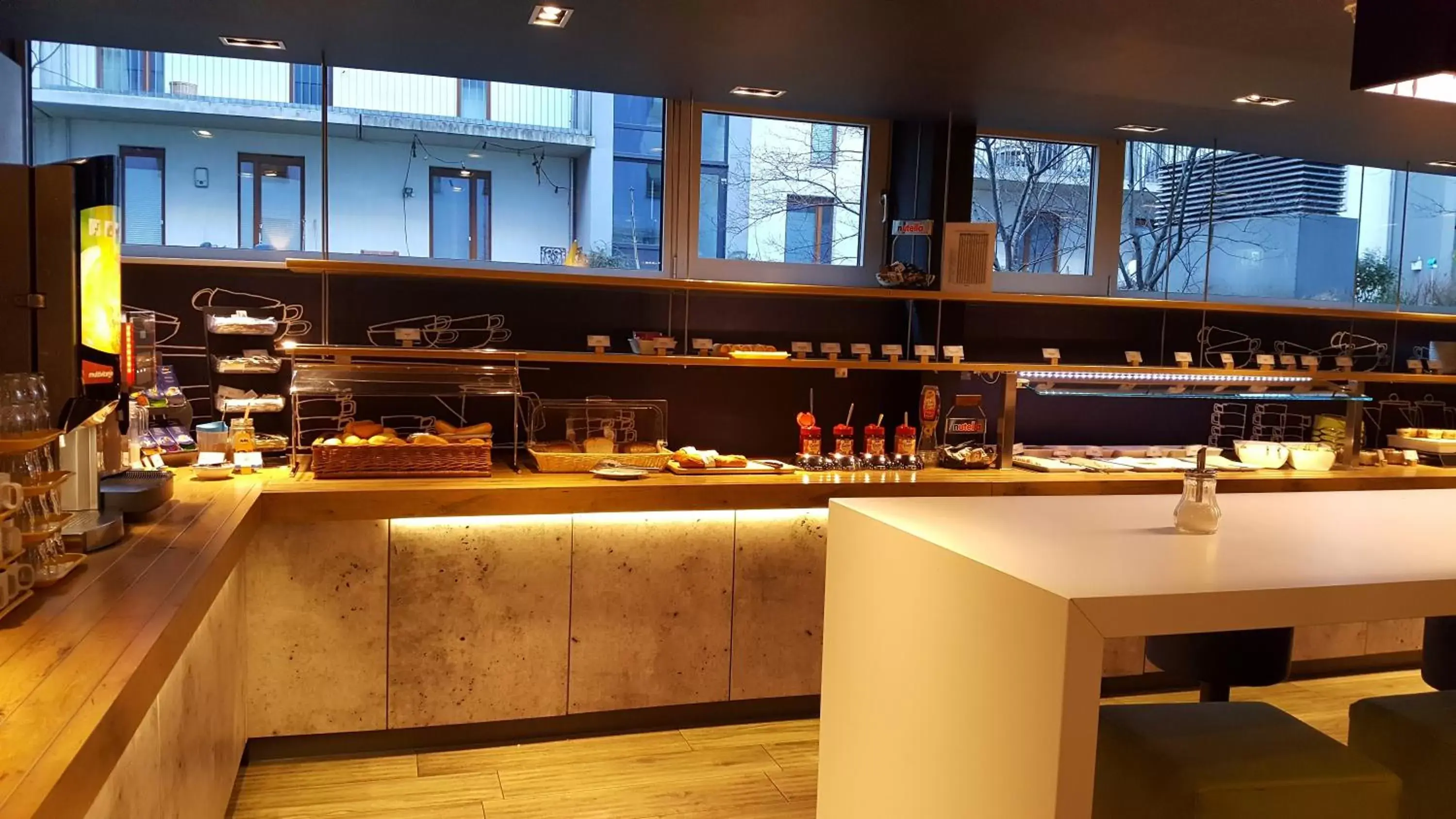 Buffet breakfast, Restaurant/Places to Eat in ibis budget Hamburg St Pauli Messe