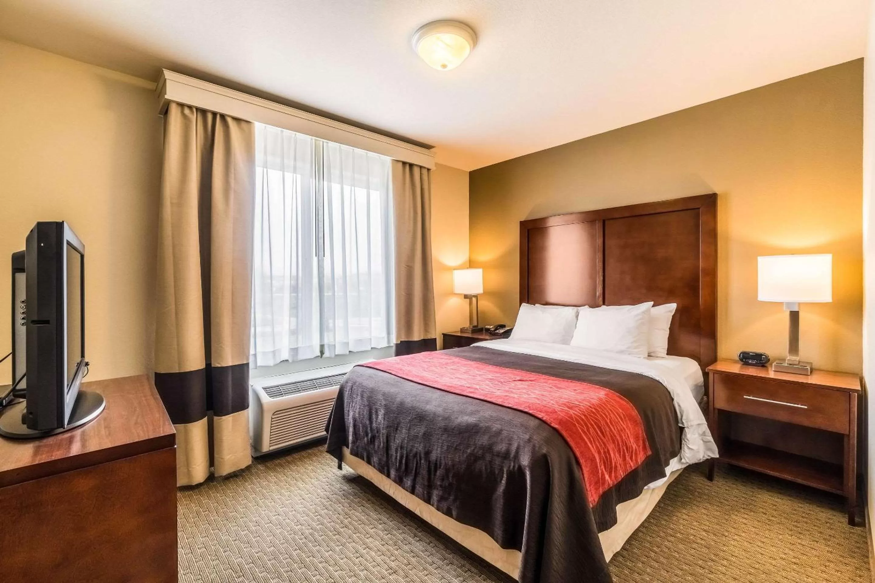 Photo of the whole room, Bed in Comfort Inn & Suites Rifle