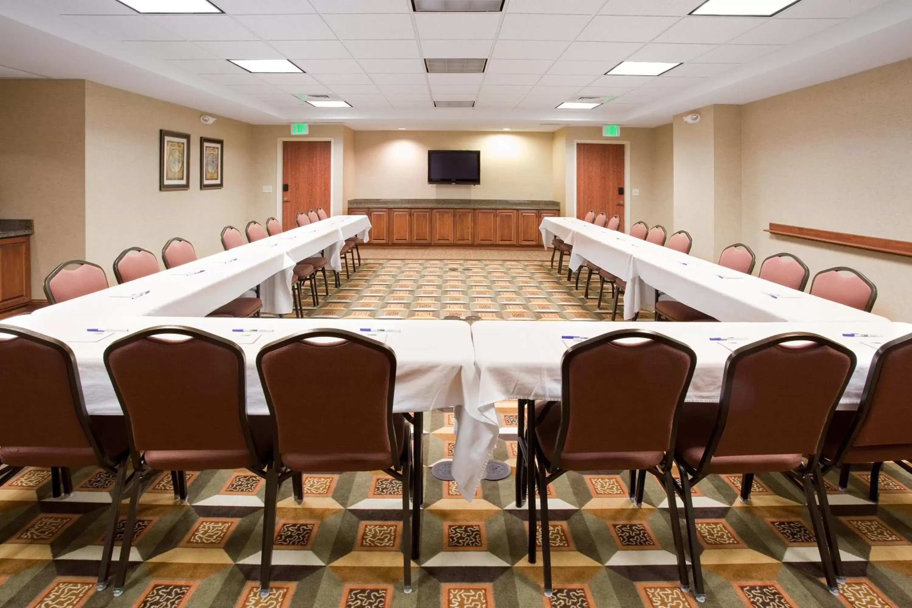 Meeting/conference room in Holiday Inn Express Hotel & Suites Loveland, an IHG Hotel