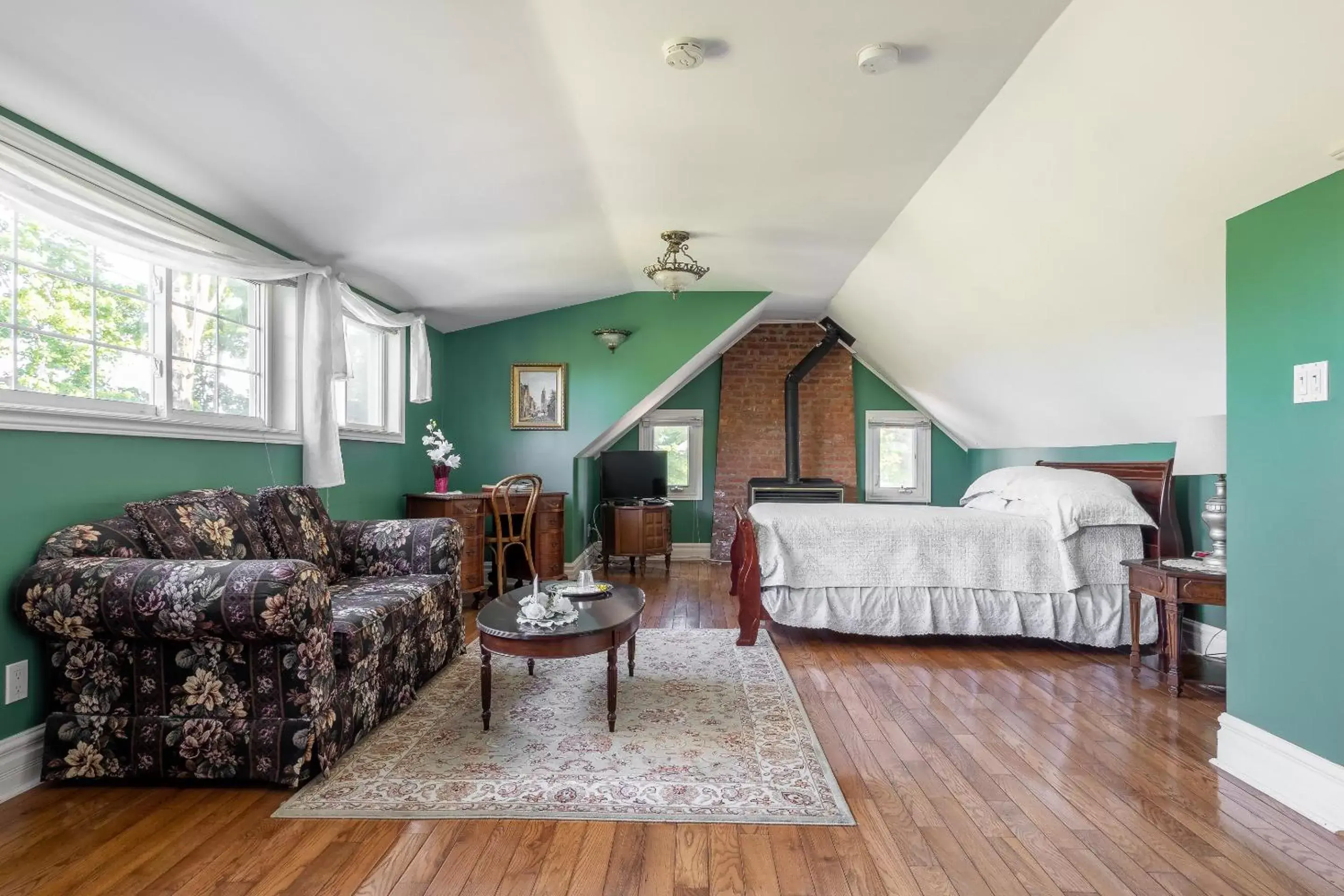 Seating Area in Chestnut Inn