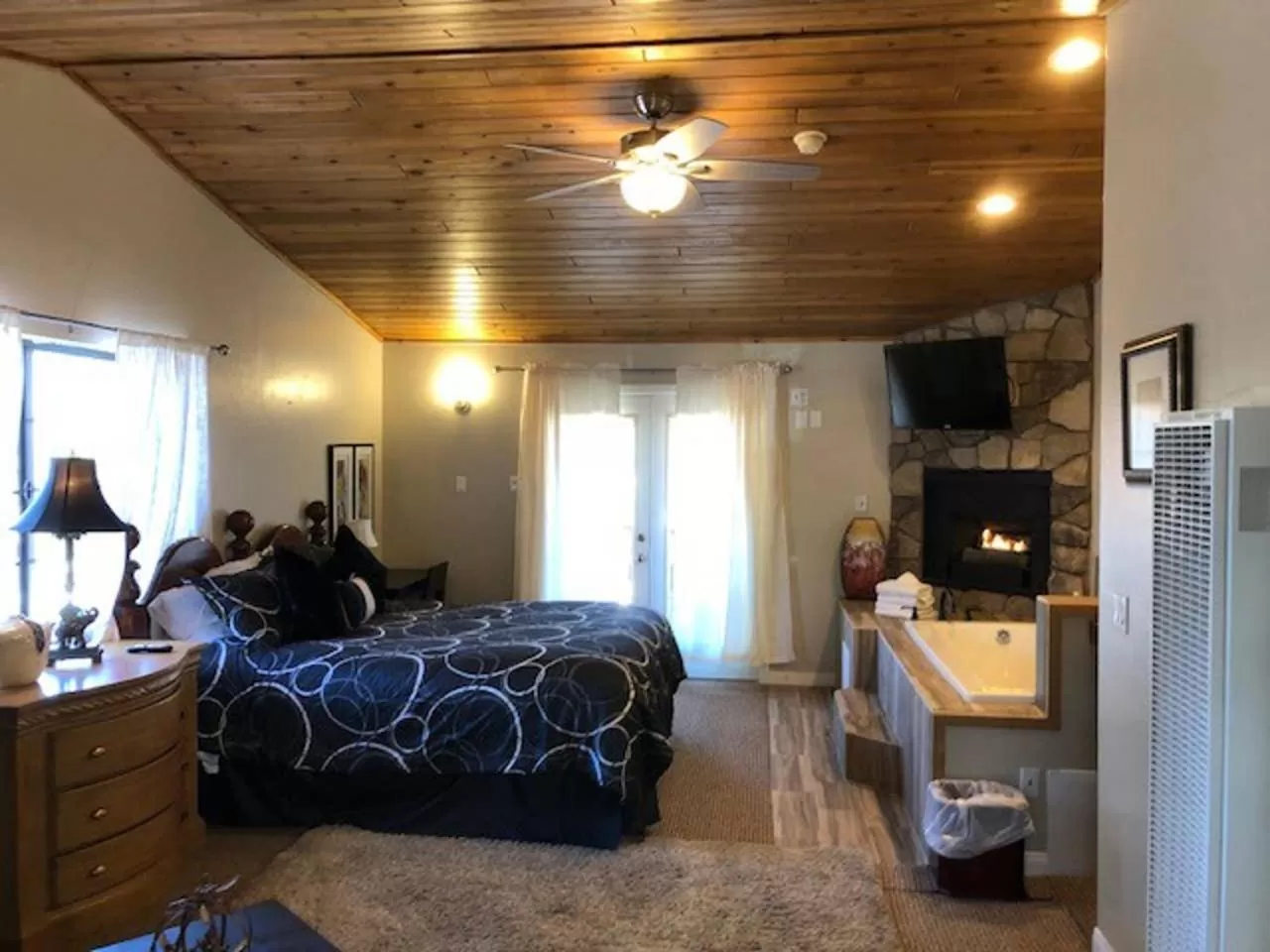 Photo of the whole room, Bed in Black Forest Lodge