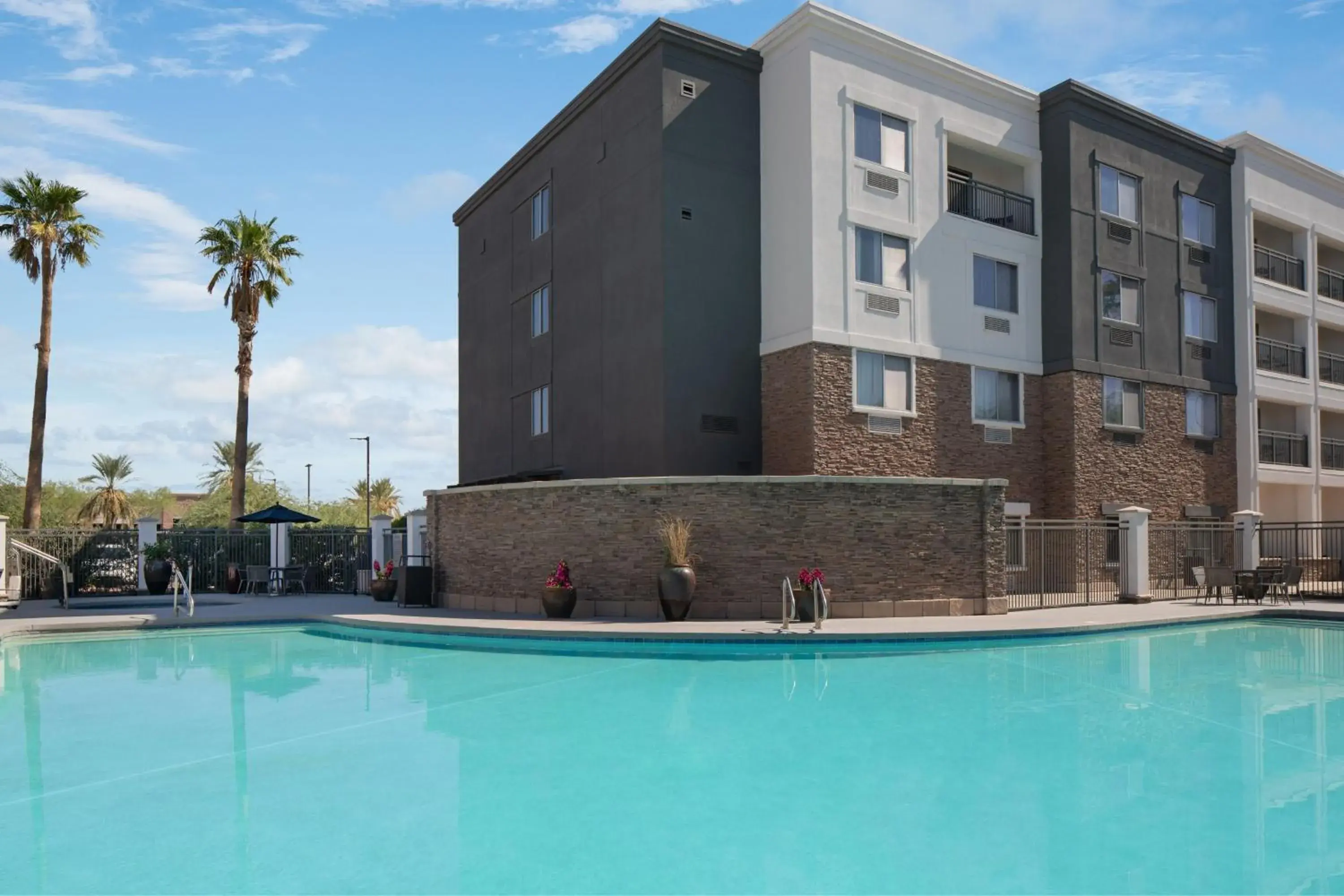Swimming pool, Property Building in Courtyard by Marriott Phoenix West/Avondale